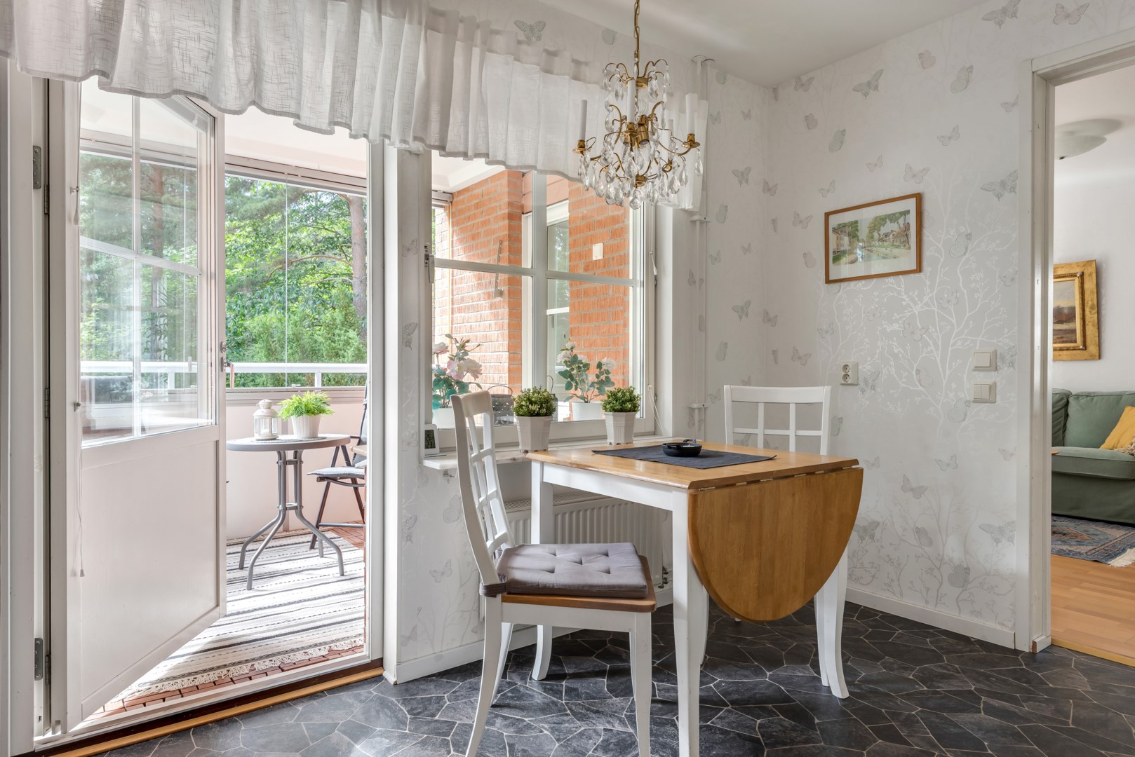 Bostadsbild från Stenbrohultsvägen 111, Såld i Sävja, Uppsala