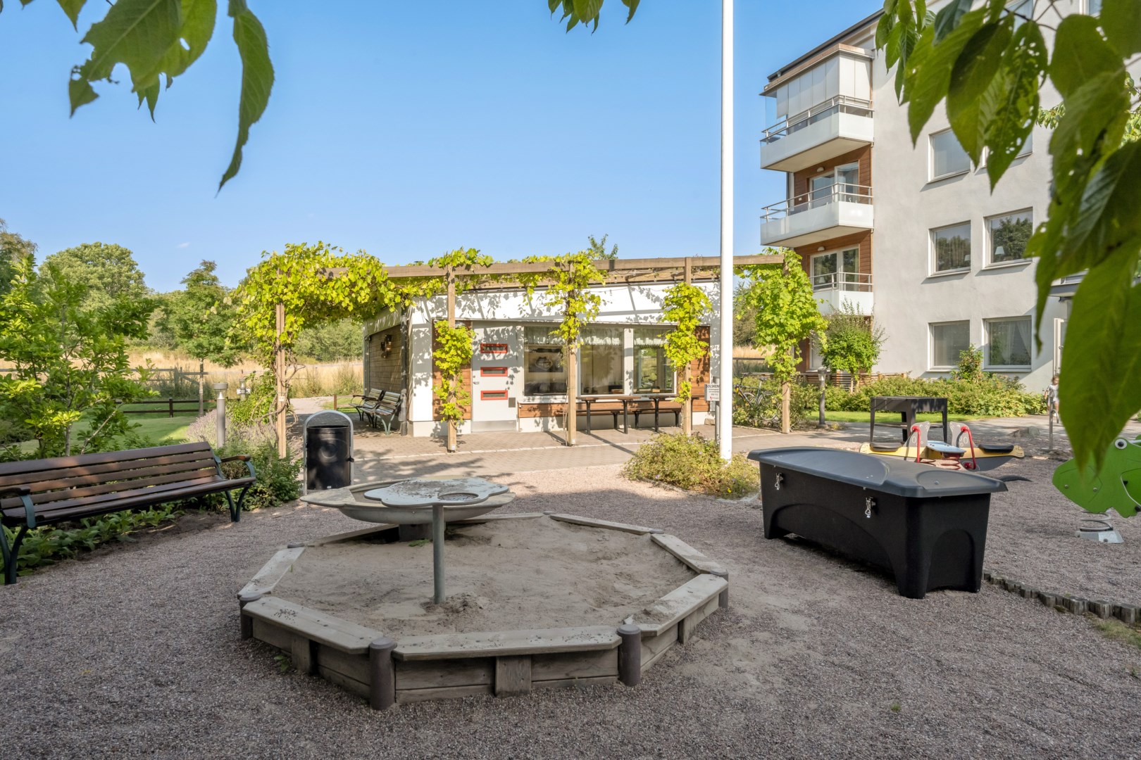 Bostadsbild från Solskensgatan 11, Till salu i Gränby, Uppsala