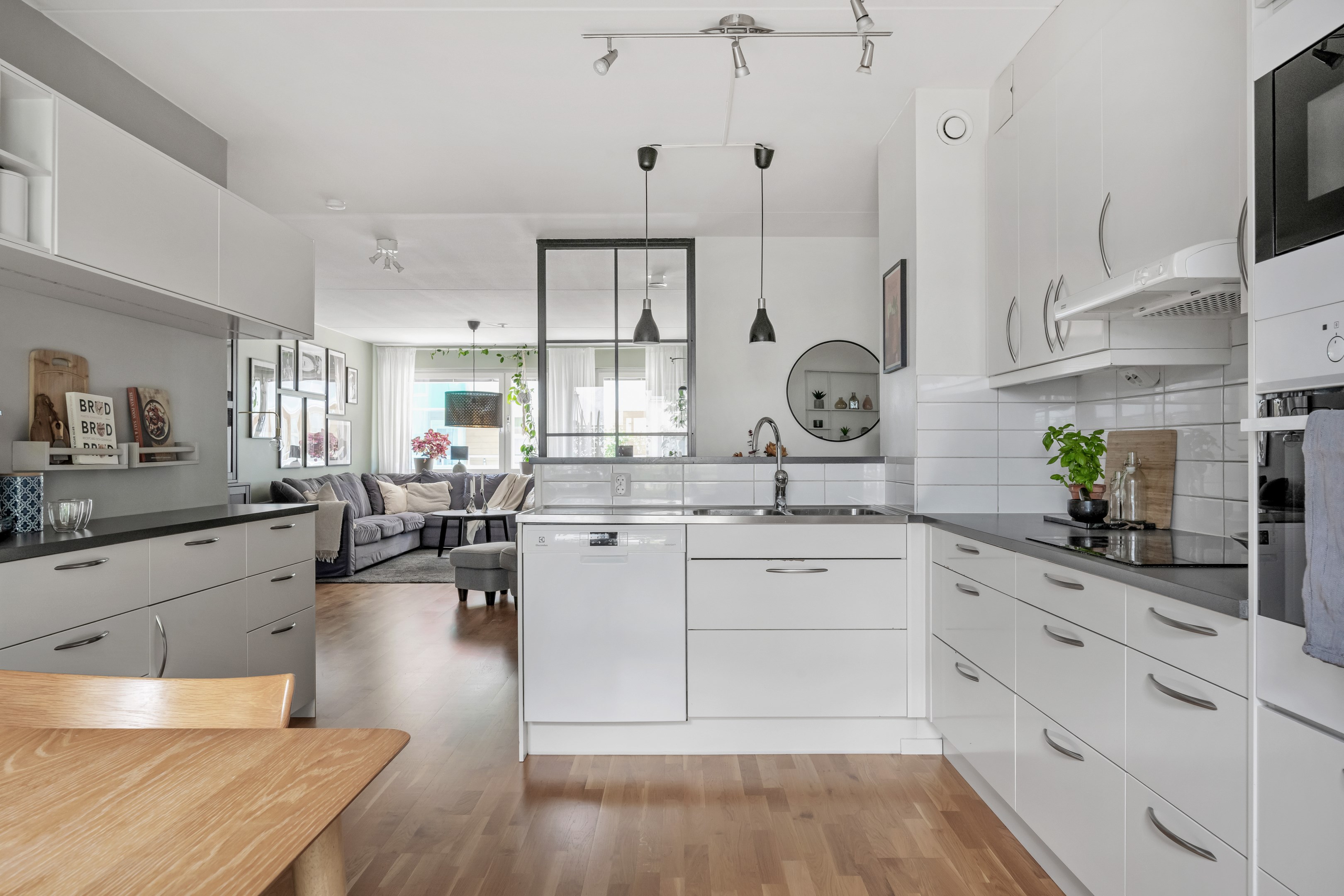 Bostadsbild från Solskensgatan 11, Till salu i Gränby, Uppsala