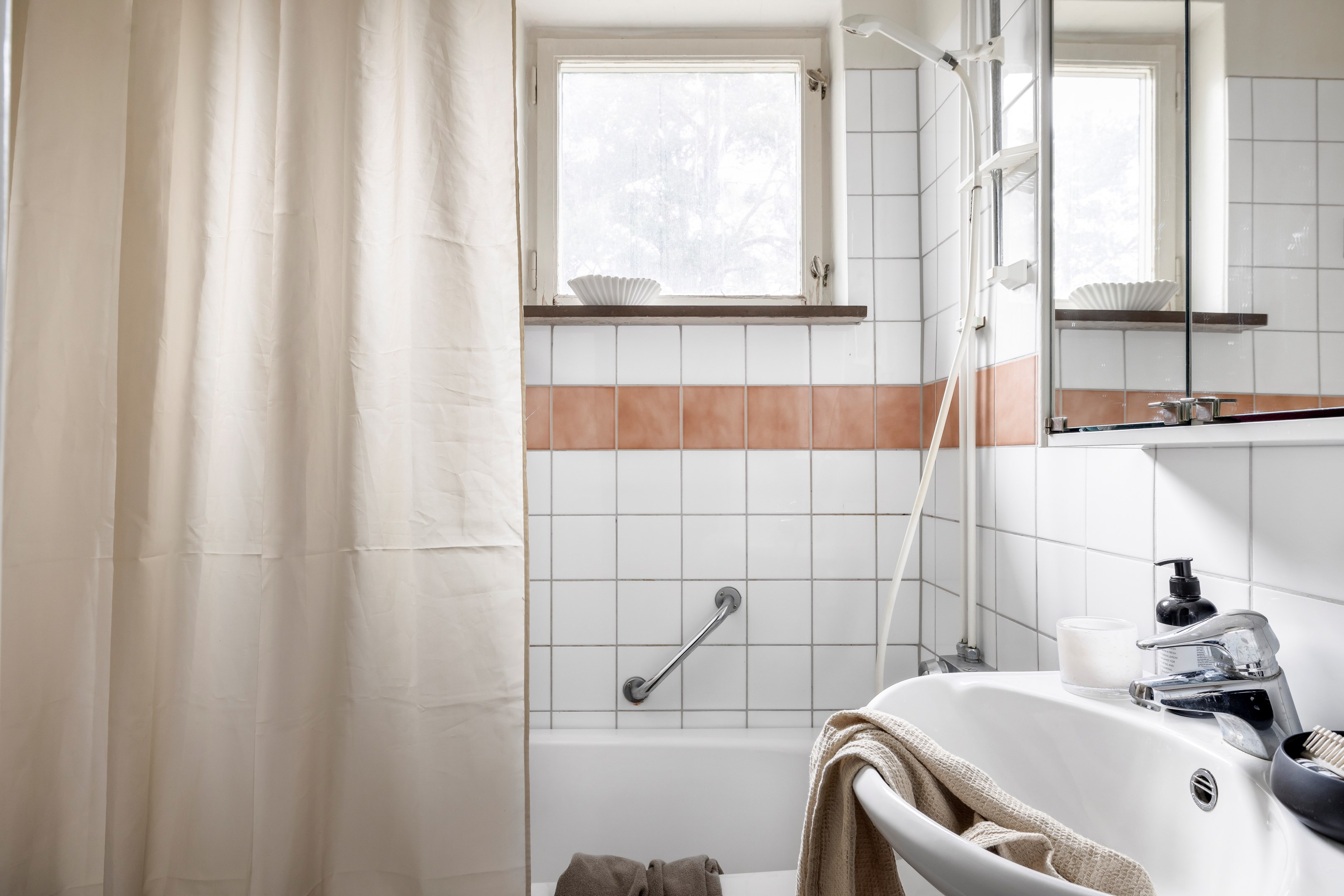 Bostadsbild från Lindsbergsgatan 15A, Till salu i Sommarro, Uppsala