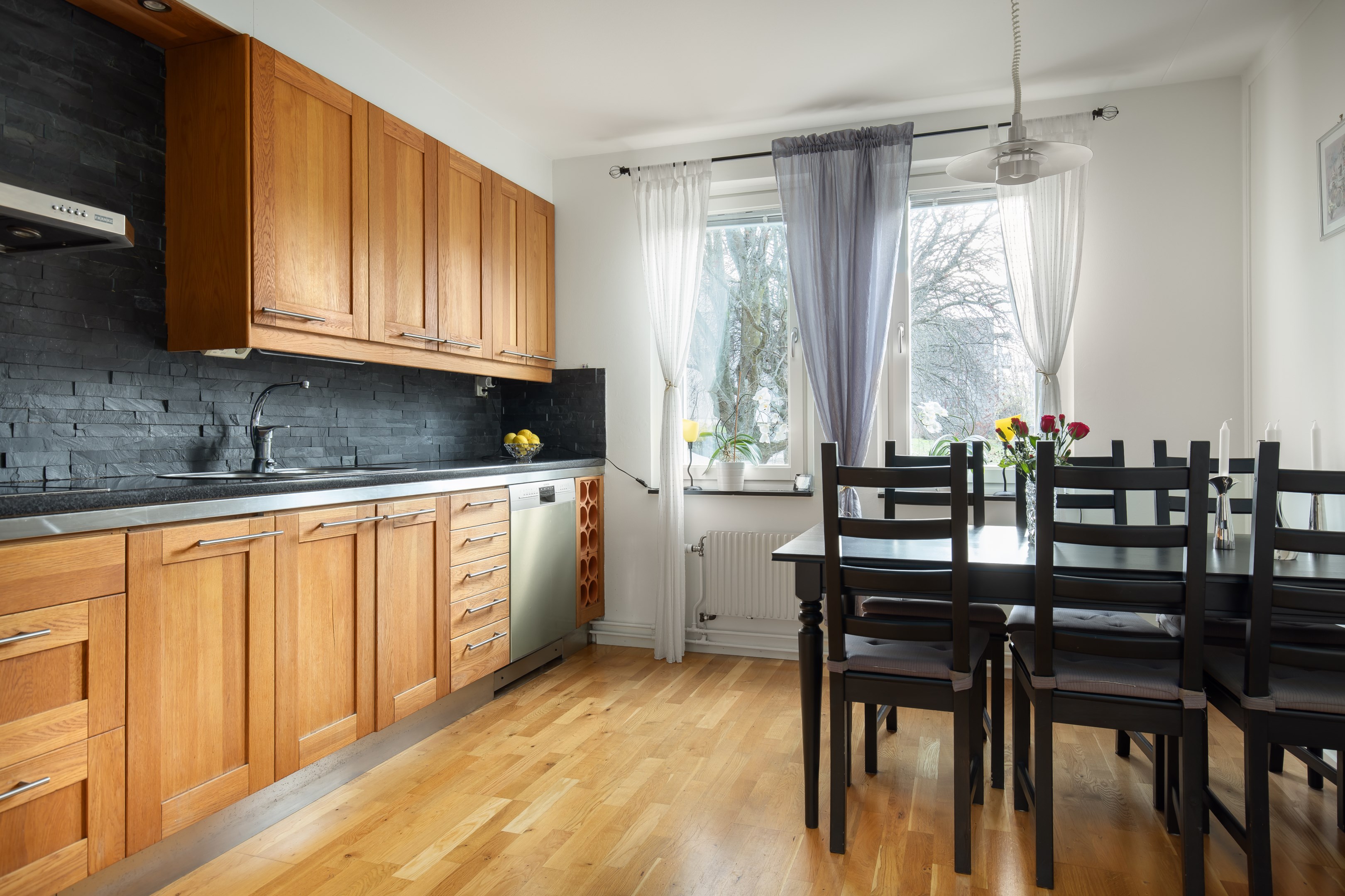 Bostadsbild från Utövägen 22, Till salu i Västra Orminge, Nacka