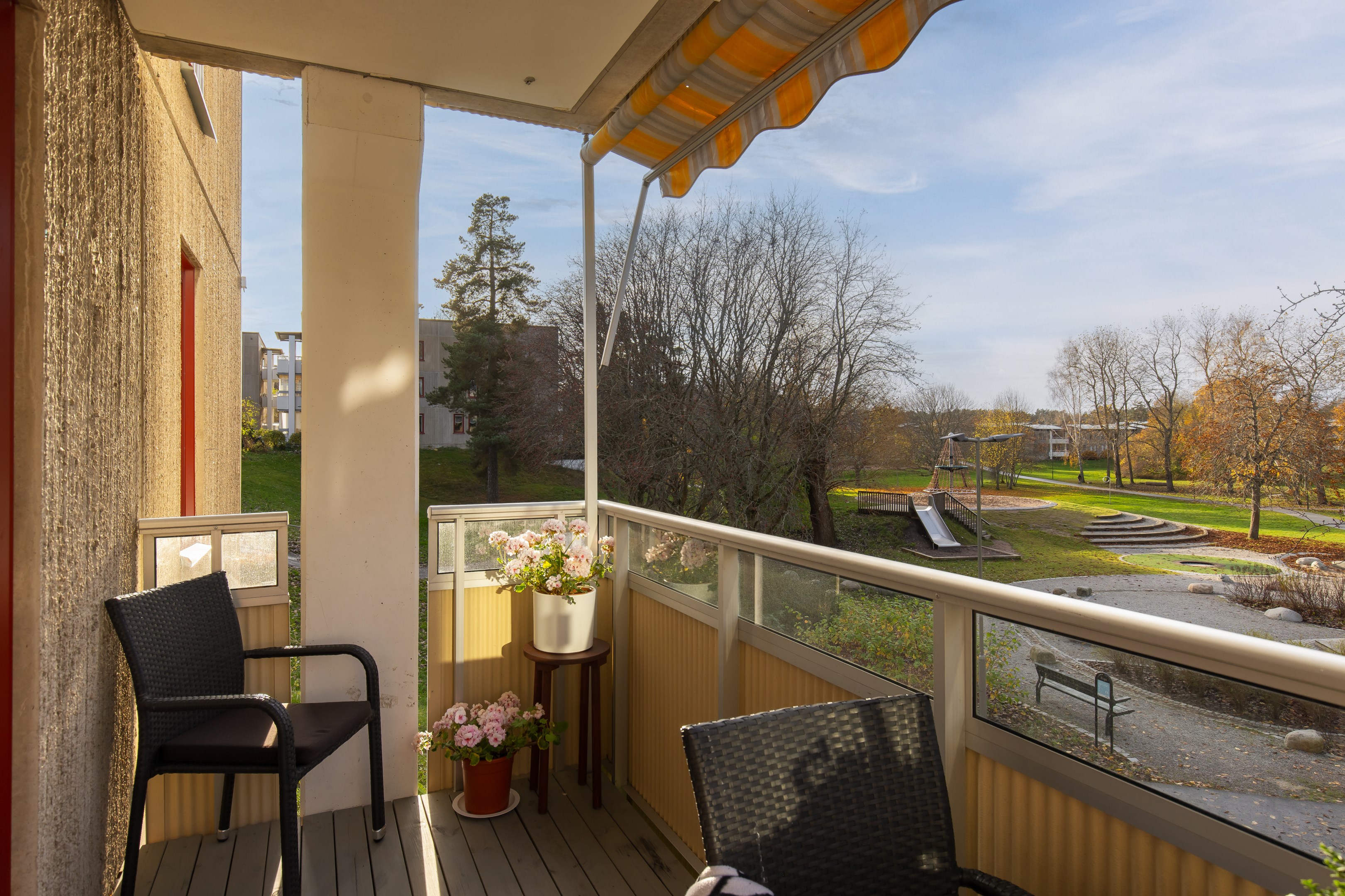 Bostadsbild från Utövägen 22, Till salu i Västra Orminge, Nacka