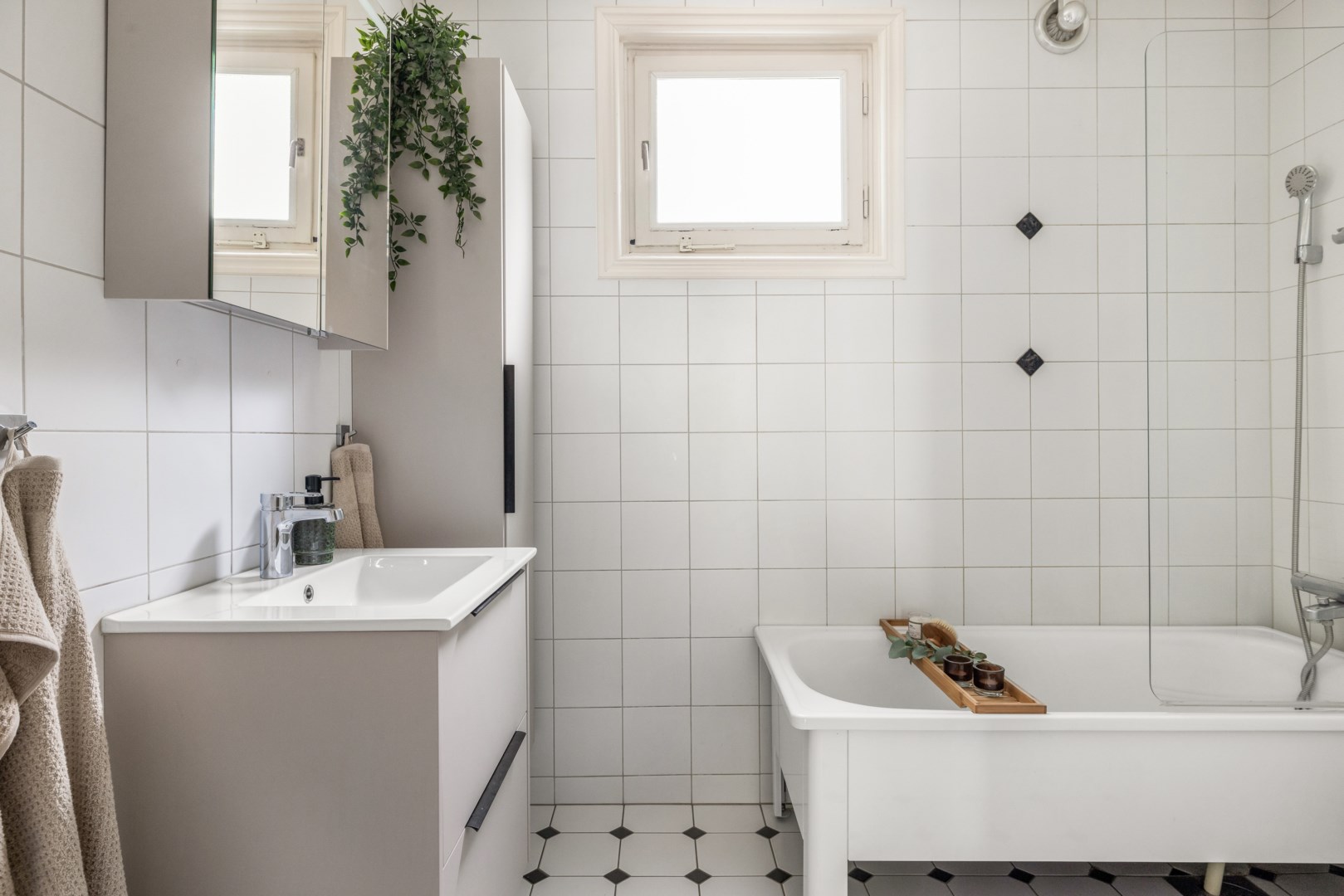 Bostadsbild från Västra järnvägsgatan 23A, Såld i Främre Svartbäcken, Uppsala