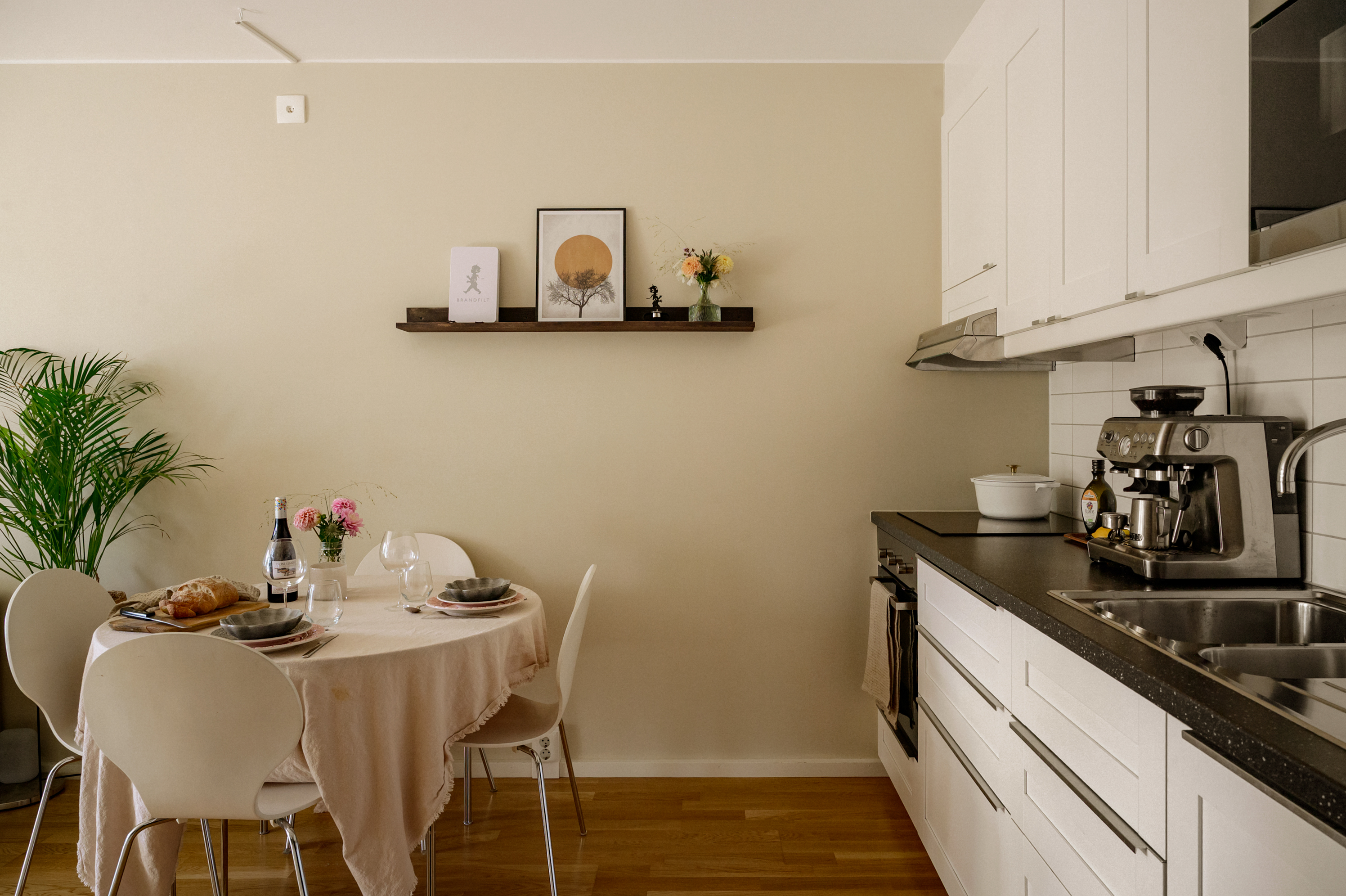 Bostadsbild från Chamottevägen 17, Såld i Porslinskvarteren, Värmdö