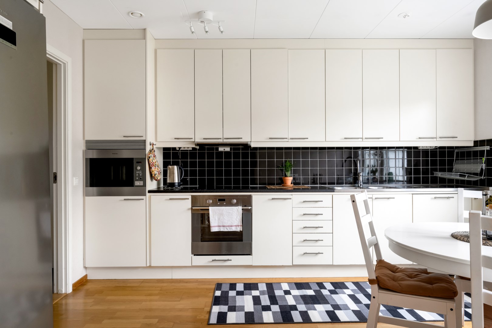 Bostadsbild från Stenhuggarvägen 37, Såld i Herrhagen, Uppsala