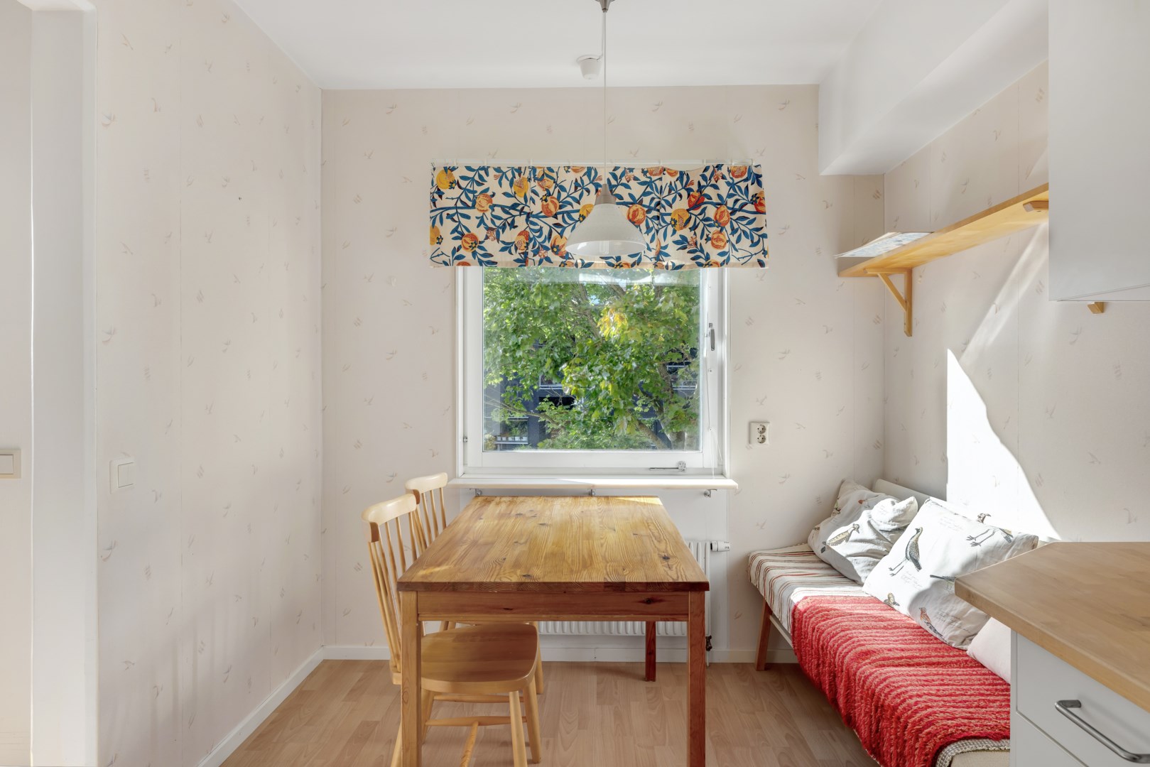 Bostadsbild från Flogstavägen 5A, Till salu i Ekeby, Uppsala