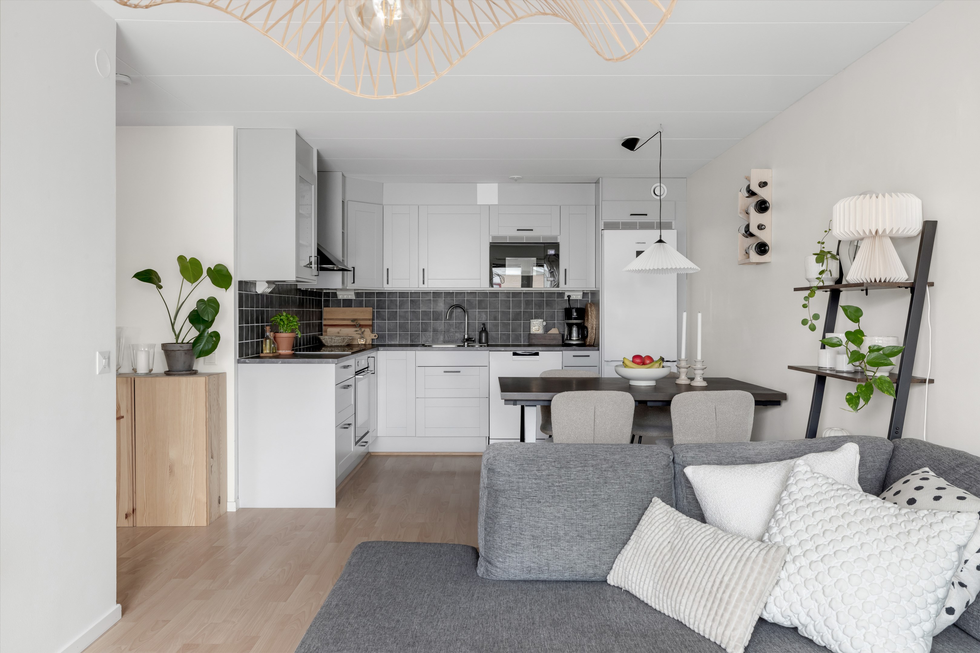 Bostadsbild från Djäknegatan 25B, Till salu i Kapellgärdet, Uppsala