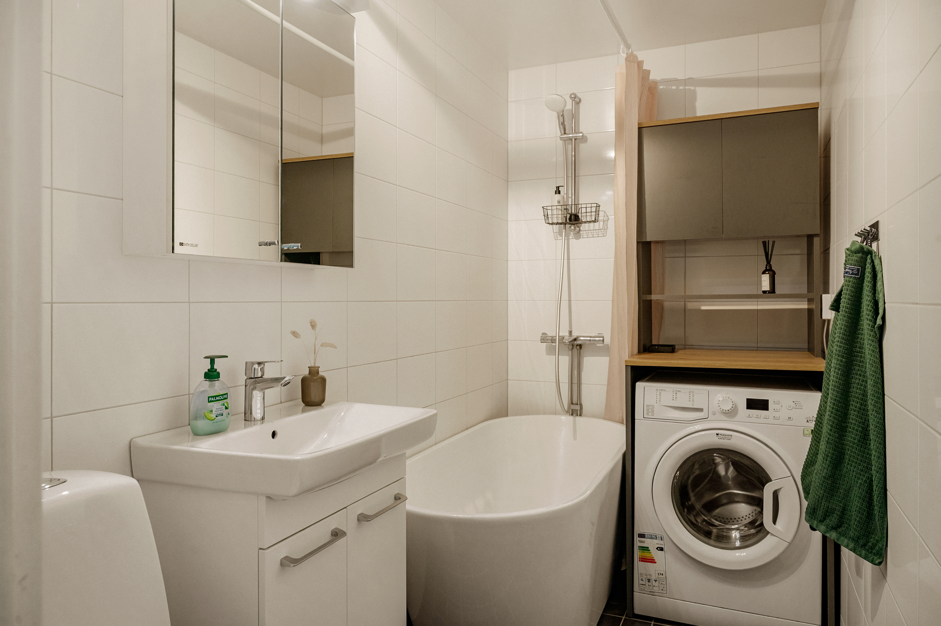 Stilrent badrum - helrenoverat iom stambyte 2023-2024.