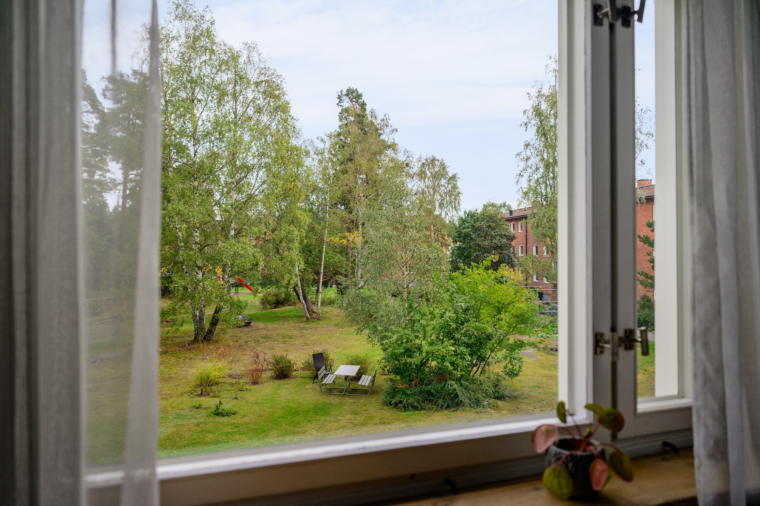 Utsikt sovrumsfönster.