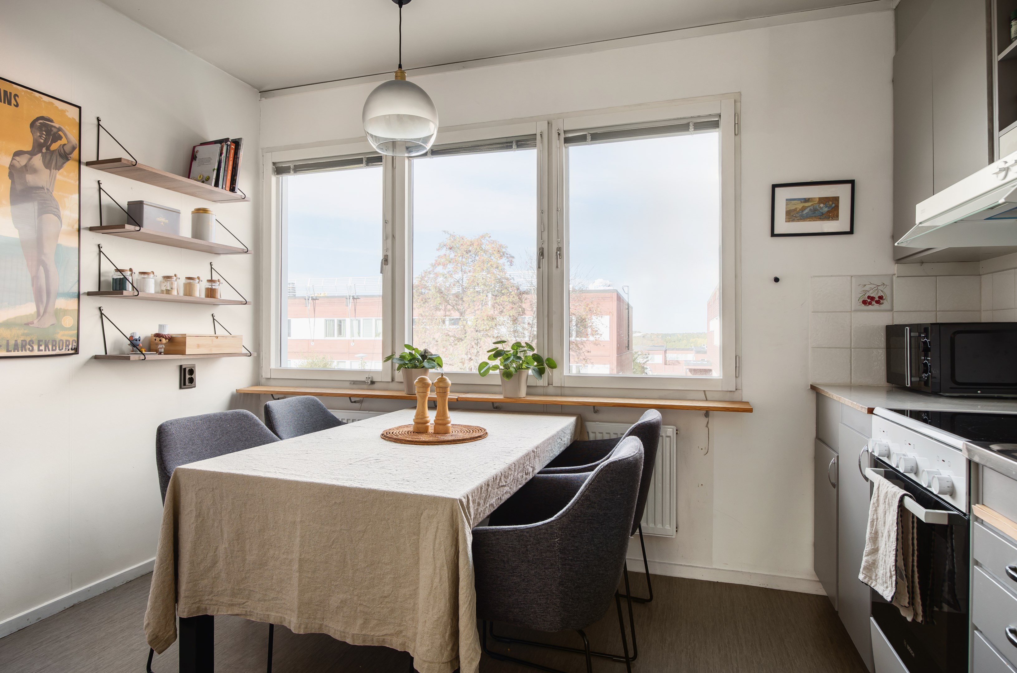 Bostadsbild från Ljuskärrsvägen 83, Till salu i Ljuskärrsberget - Saltsjöbaden, Nacka