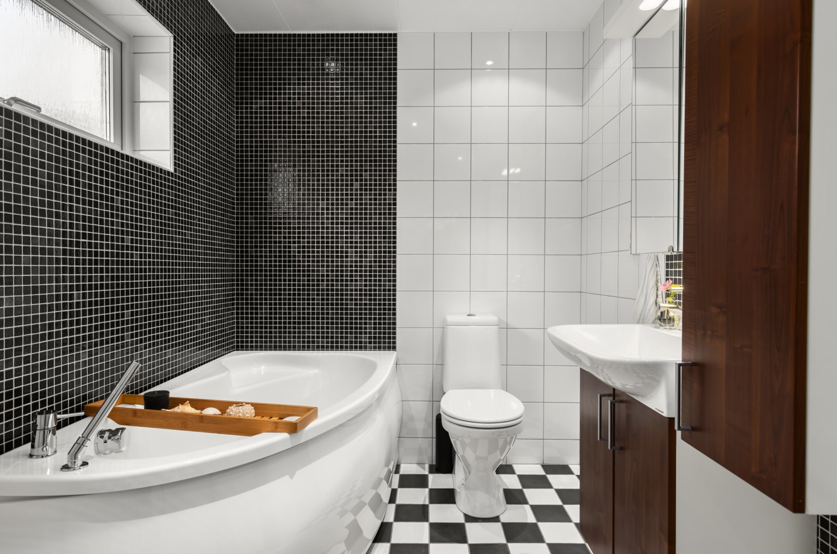 Bostadsbild från Gnejsvägen 22B, Såld i Saltsjö-Boo, Nacka