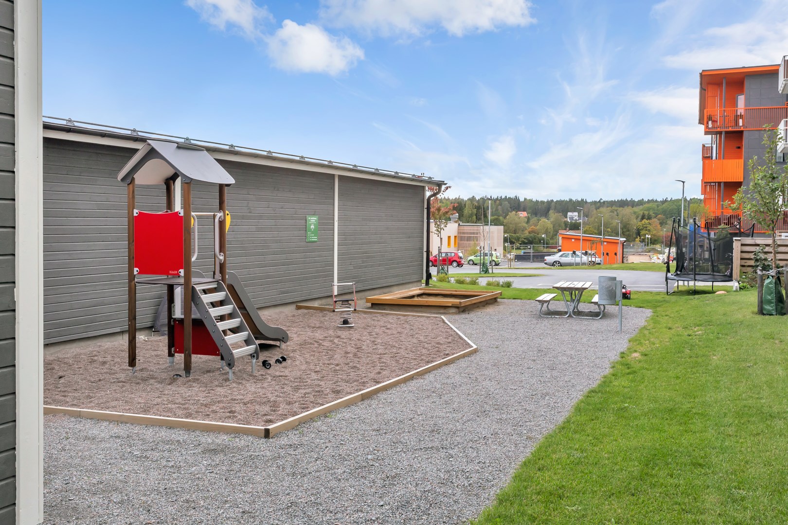 Bostadsbild från Lustigkullagatan 8, Såld i Alsike, Knivsta