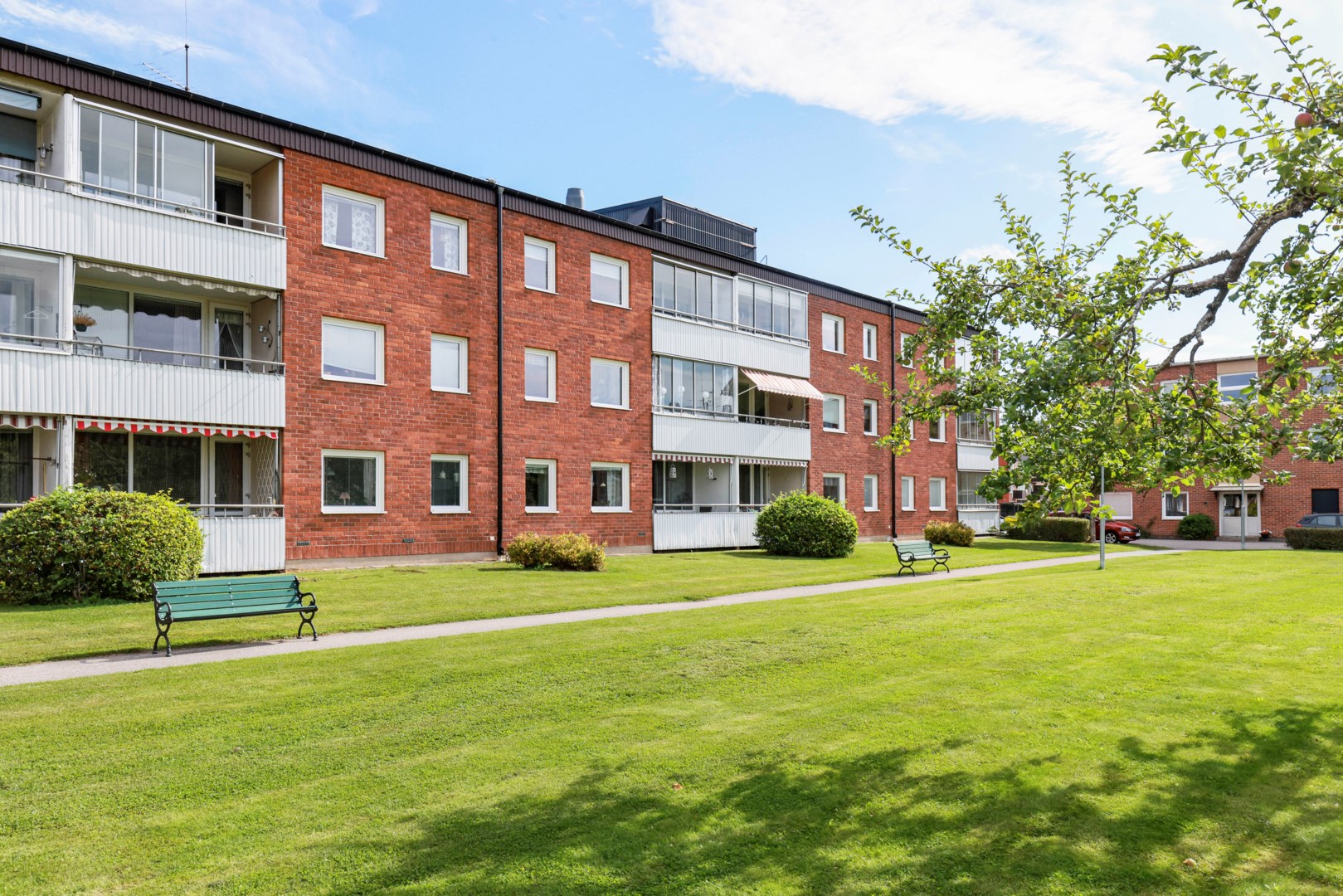 Bostadsbild från Stationsgatan 3 A, Till salu i Gimo, Östhammar