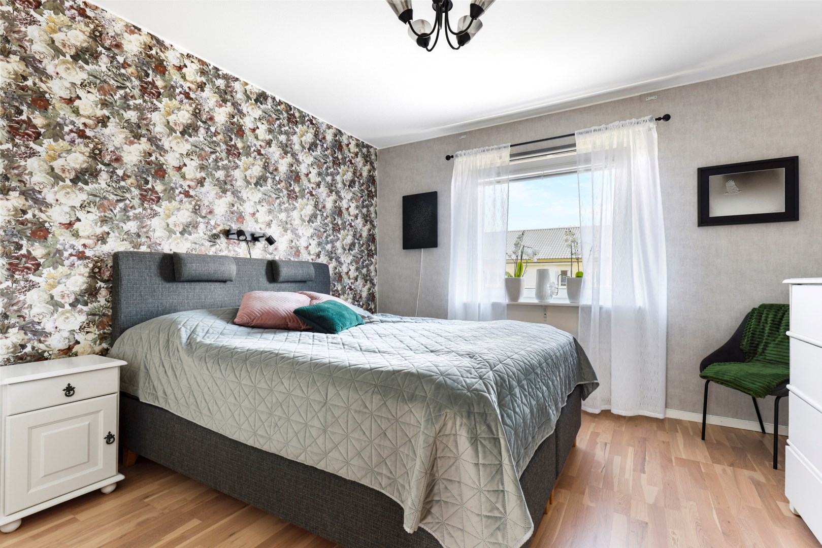 Bostadsbild från Stationsgatan 3 A, Till salu i Gimo, Östhammar