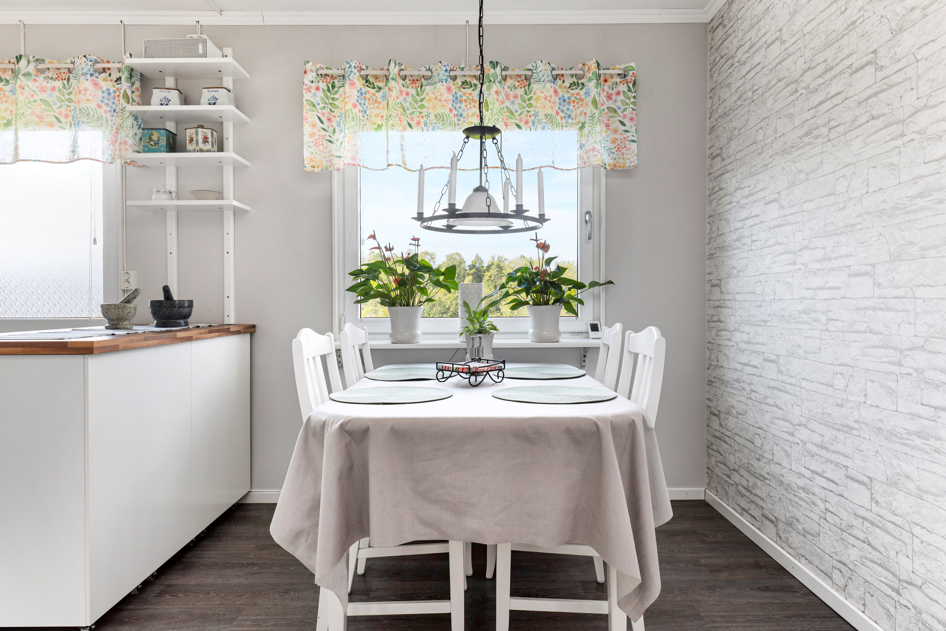 Bostadsbild från Stationsgatan 3 A, Såld i Gimo, Östhammar