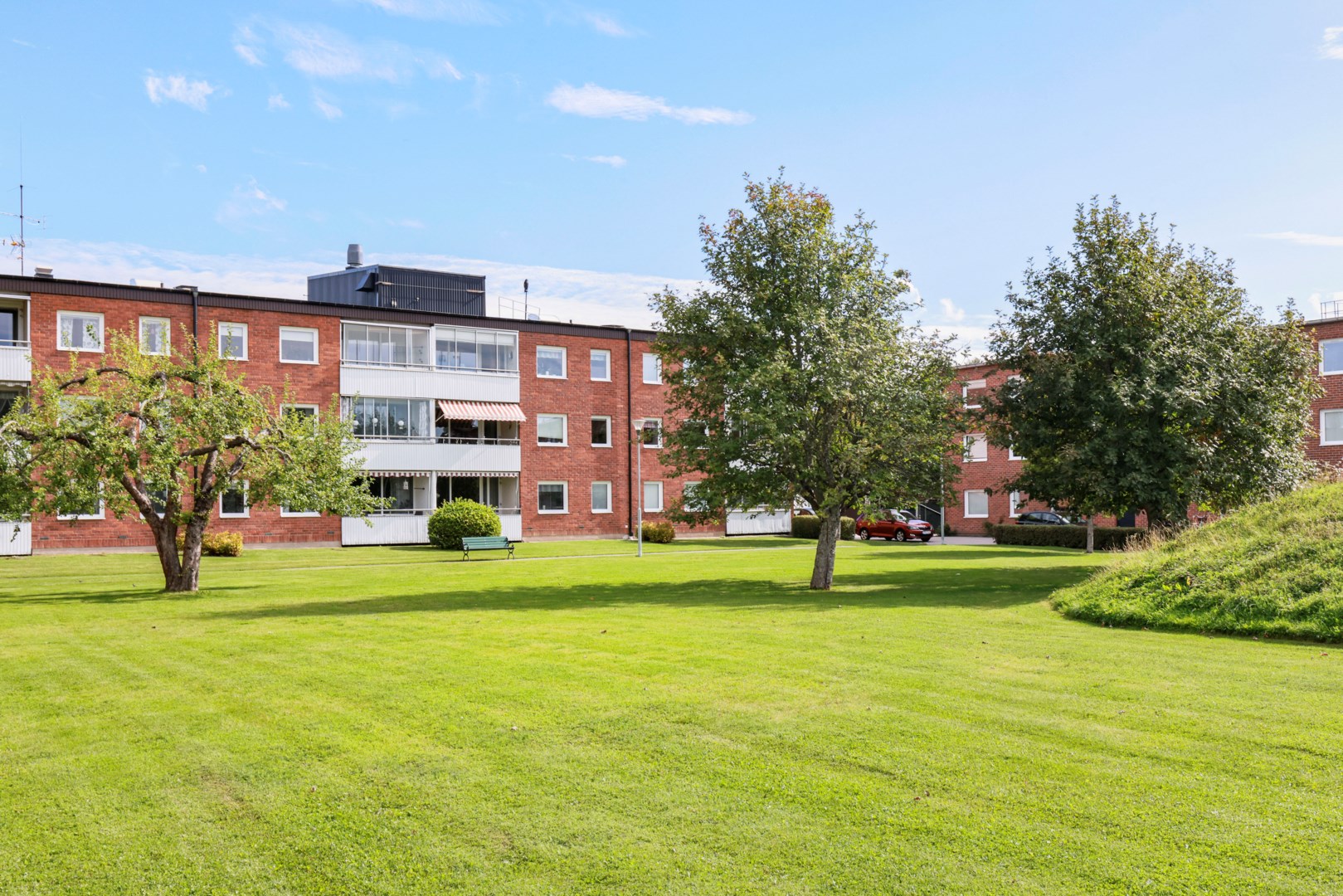 Bostadsbild från Stationsgatan 3 A, Till salu i Gimo, Östhammar