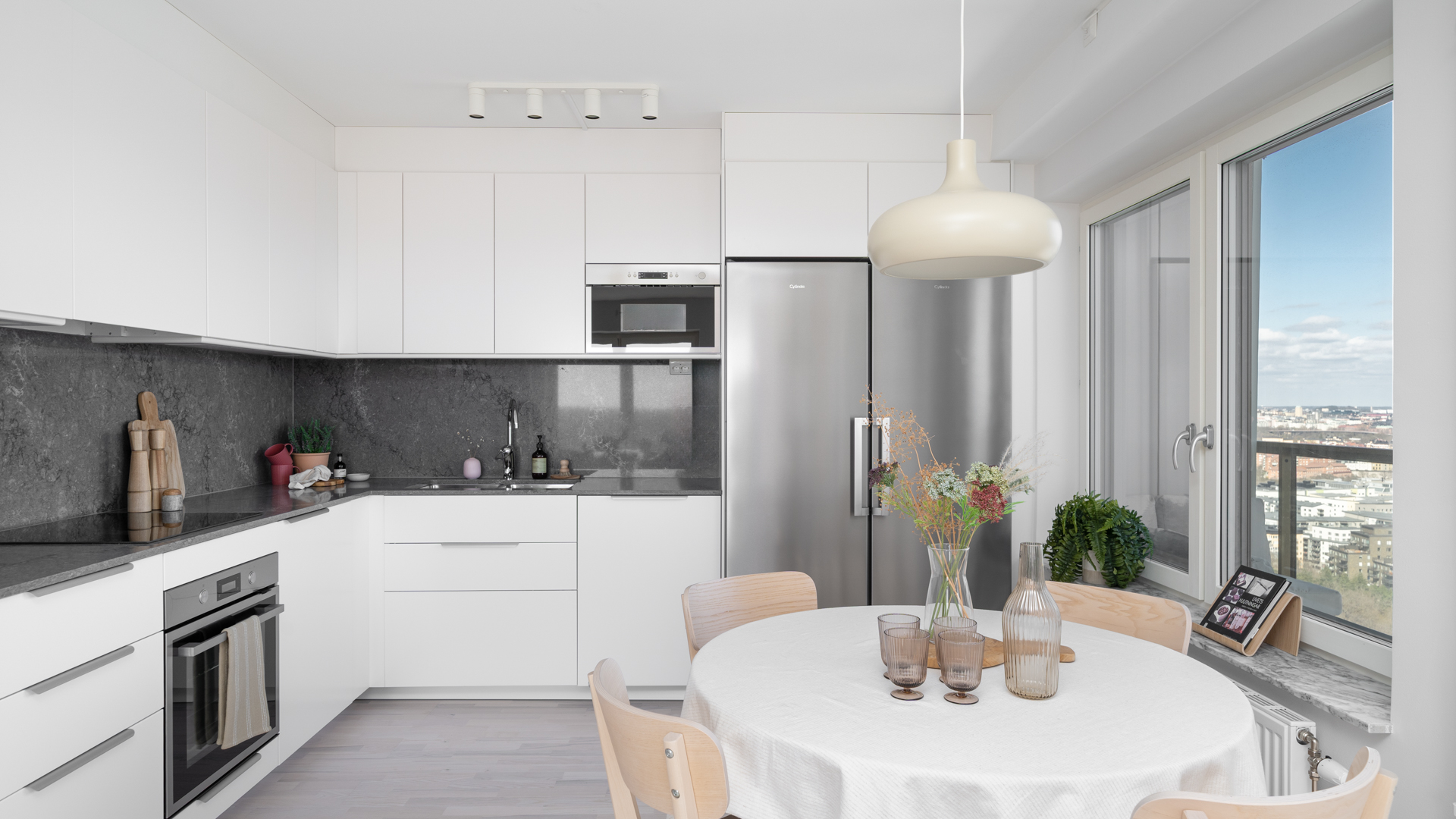 Bostadsbild från Årstaskogs Väg 10, vån 23, Såld i Årstaberg, Stockholm