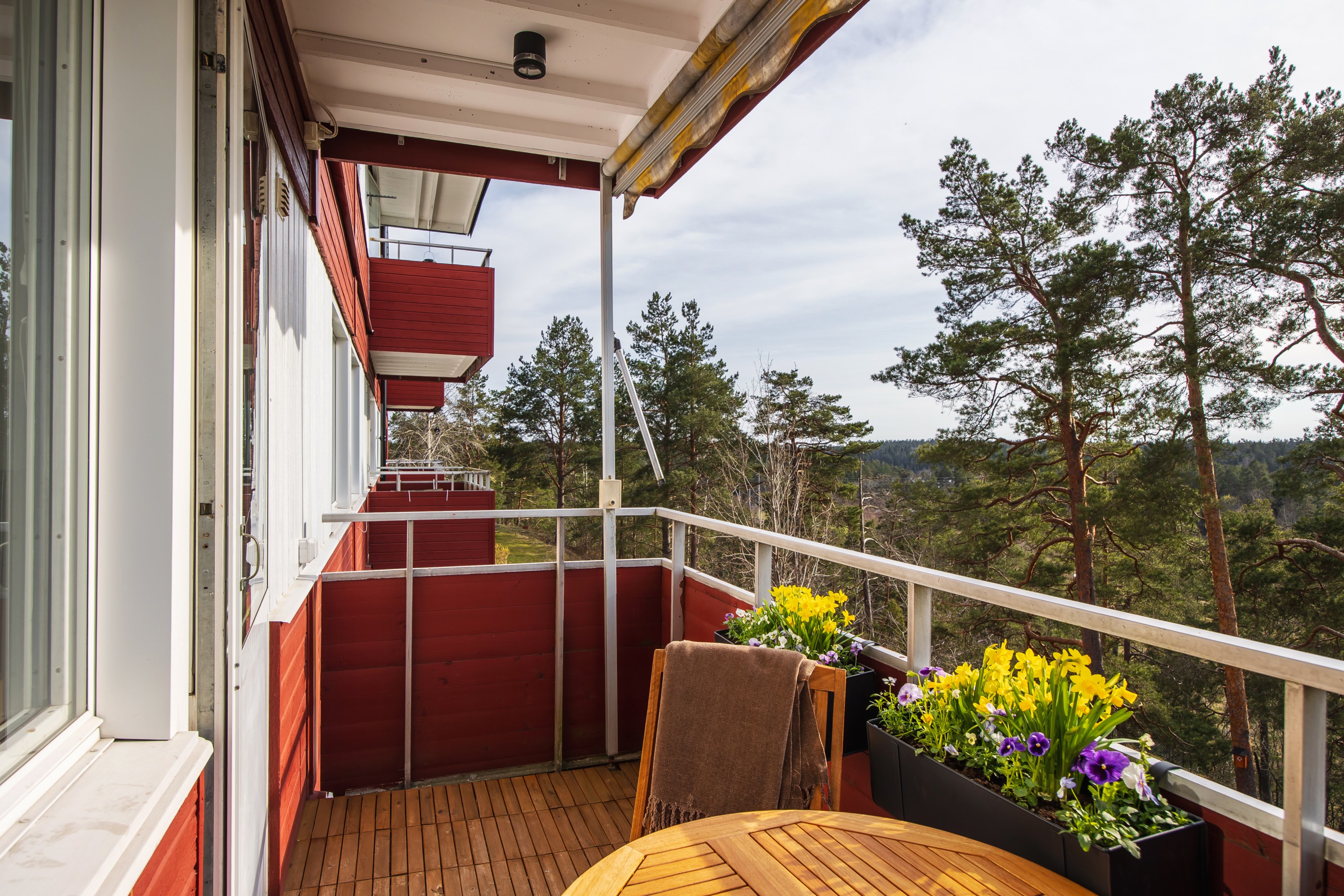 Bostadsbild från Ljuskärrsvägen 92, Kommande i Ljuskärrsberget - Saltsjöbaden, Nacka