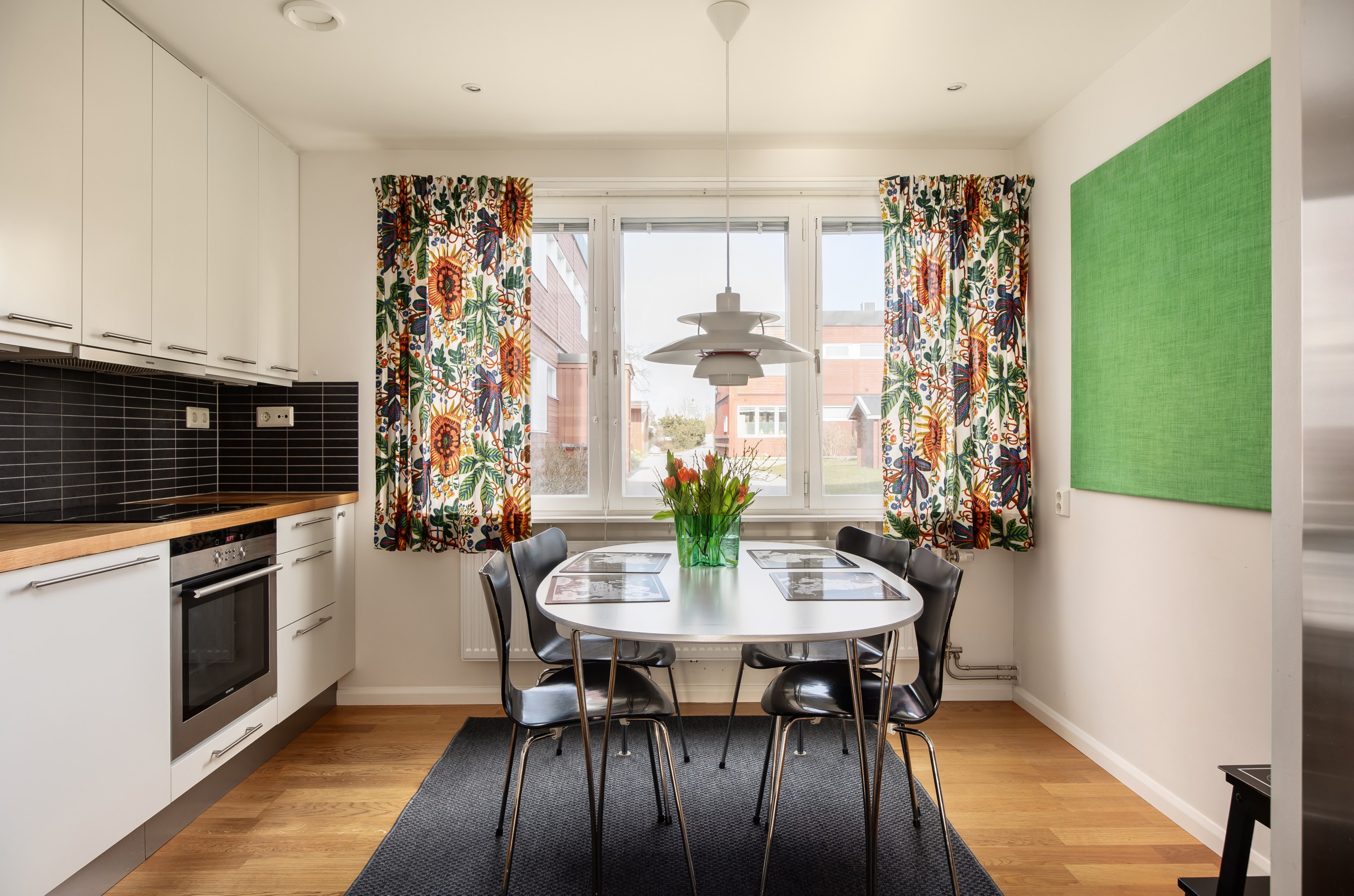 Bostadsbild från Ljuskärrsvägen 92, Kommande i Ljuskärrsberget - Saltsjöbaden, Nacka