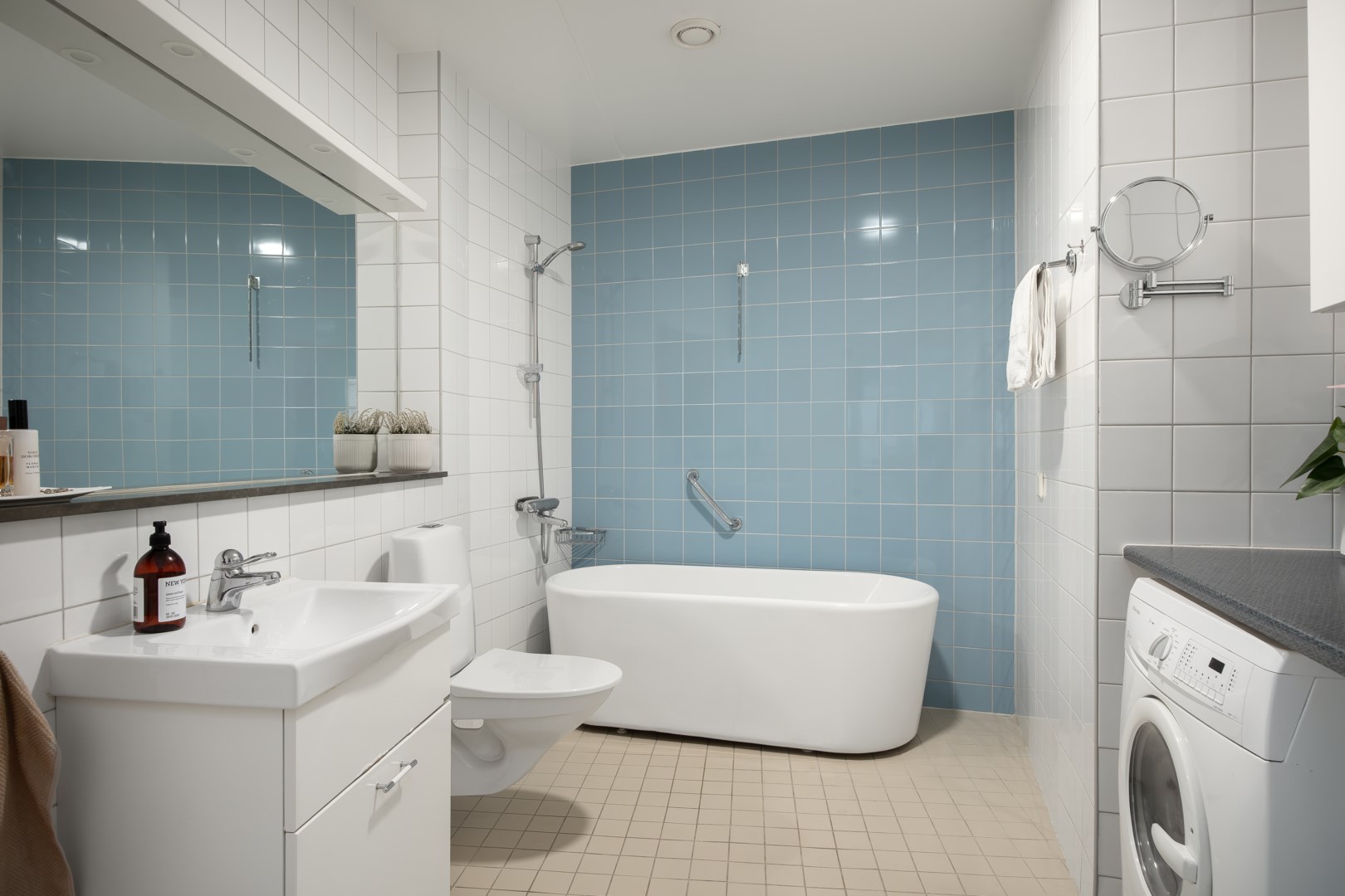 Bostadsbild från Finnbergsvägen 64, Till salu i Finnberget, Nacka