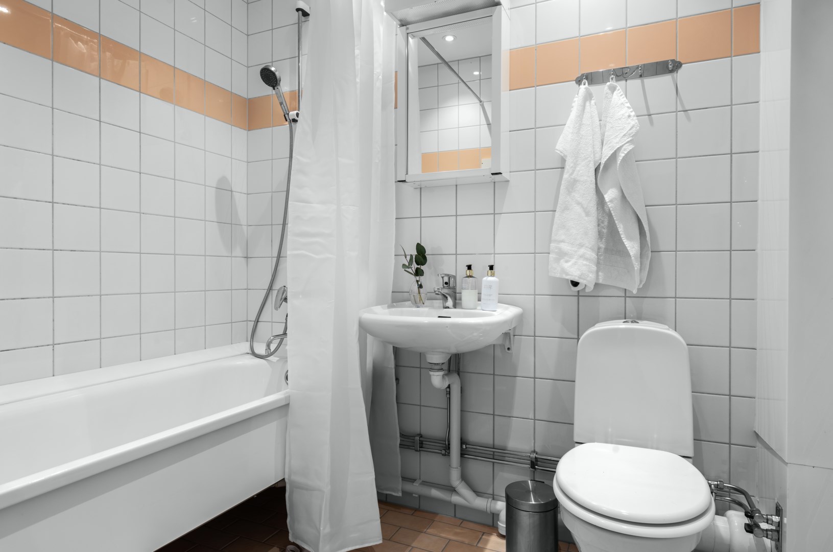 Bostadsbild från Skarpövägen 25, Till salu i Västra Orminge, Nacka