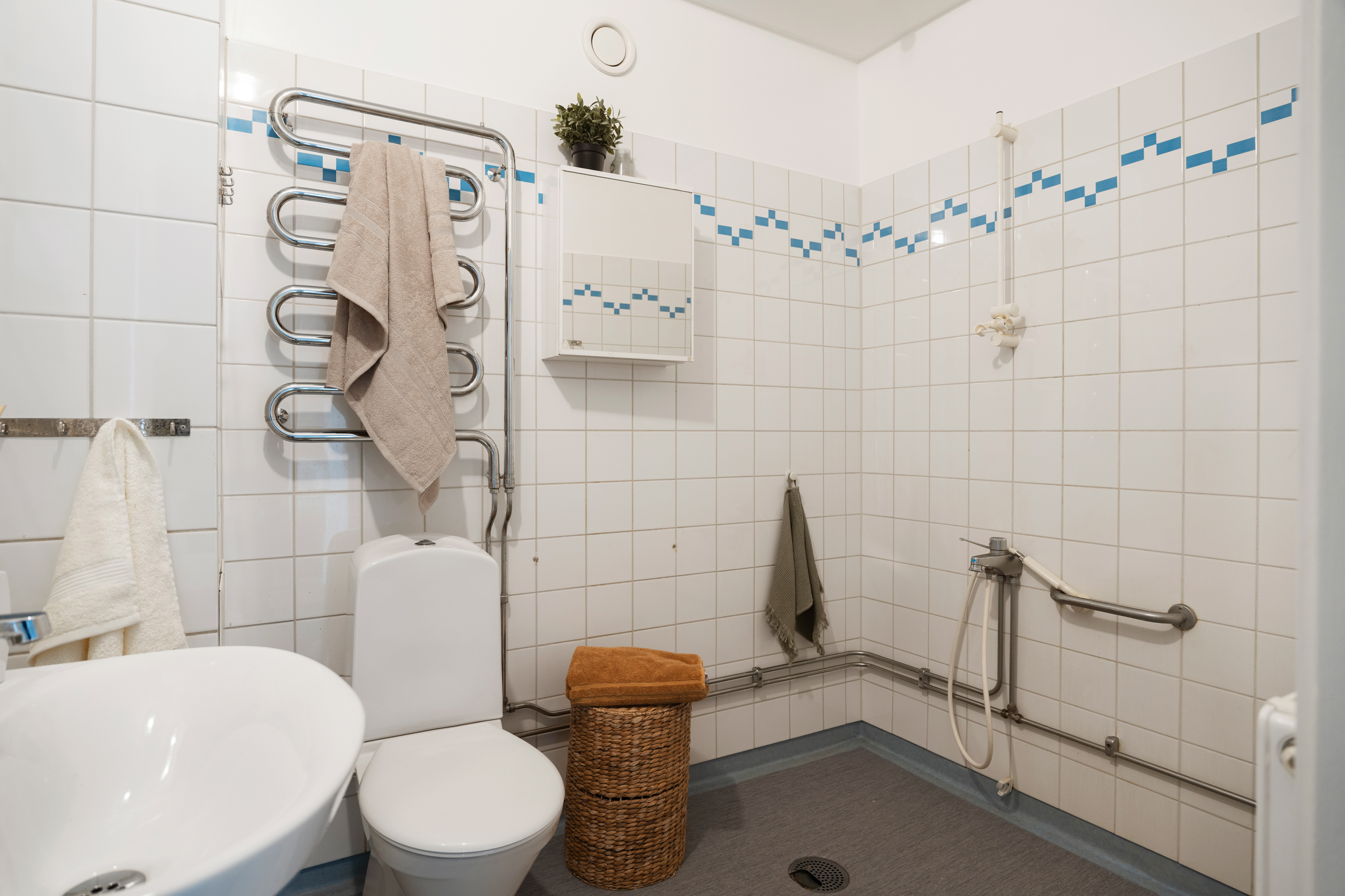 Bostadsbild från Henriksdalsringen 111, Till salu i Henriksdalsberget, Nacka