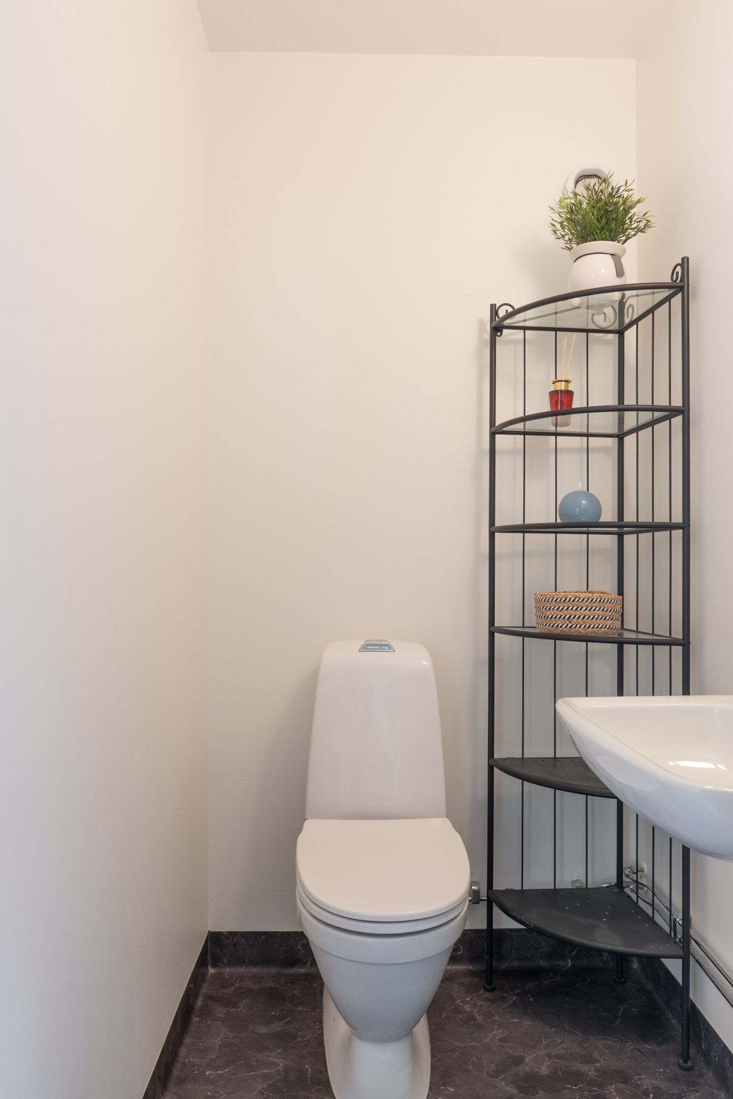 Bostadsbild från Släggkastargatan 11, Såld i Rönnby, Västerås