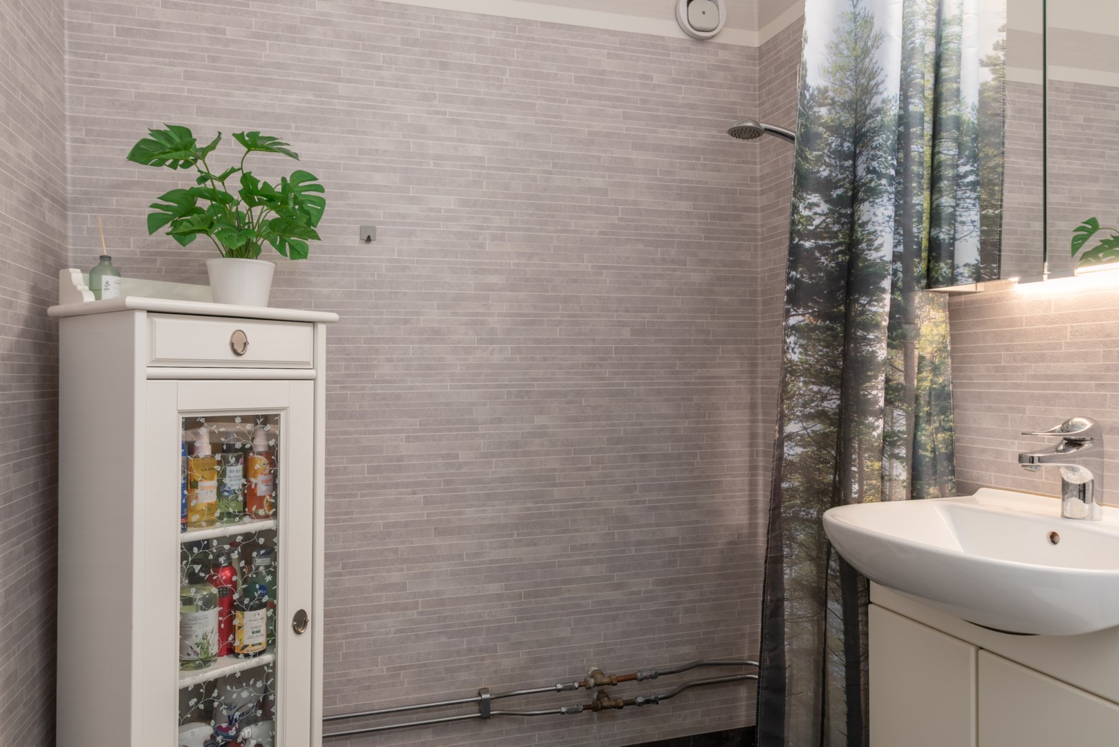 Bostadsbild från Släggkastargatan 11, Såld i Rönnby, Västerås