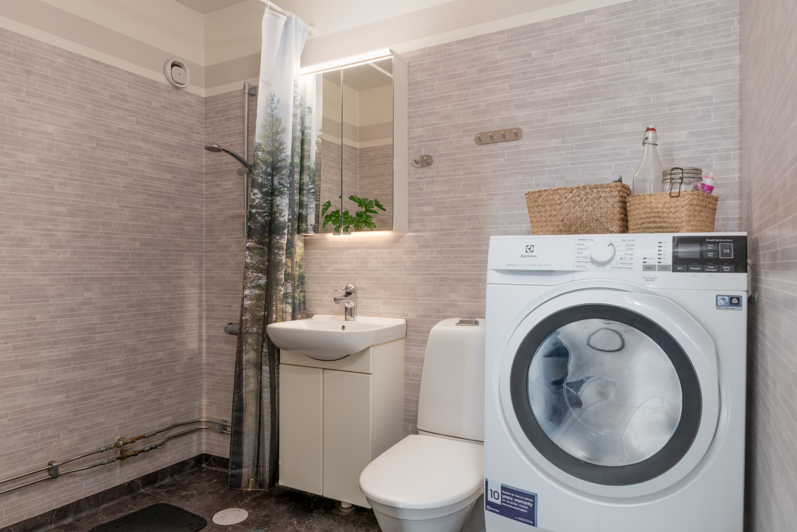 Bostadsbild från Släggkastargatan 11, Såld i Rönnby, Västerås