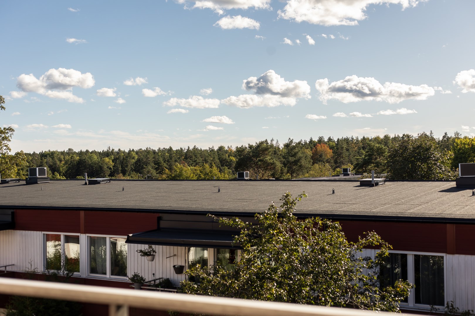Bostadsbild från Ljuskärrsvägen 37, Kommande i Ljuskärrsberget - Saltsjöbaden, Nacka