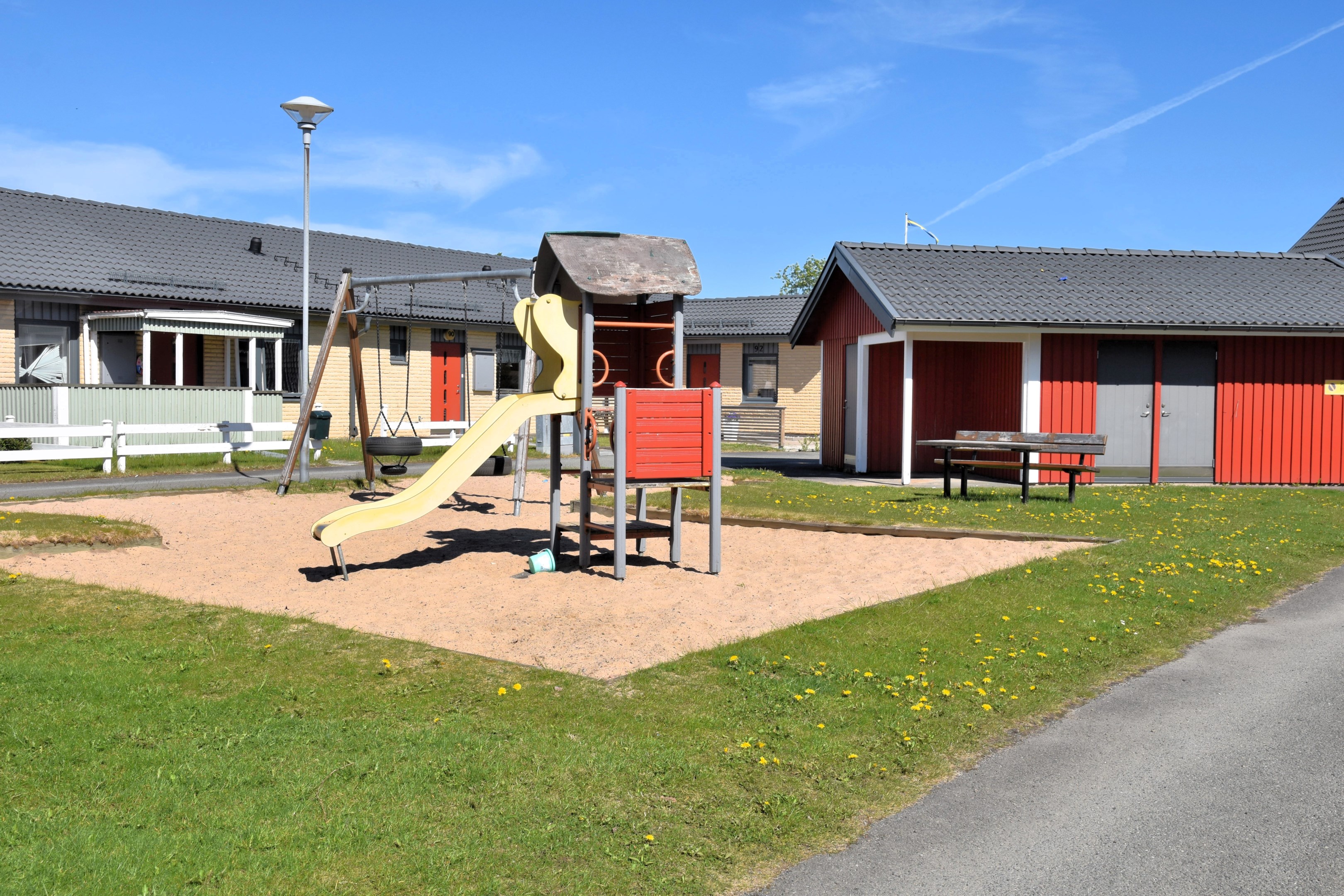 Lekplats på gården