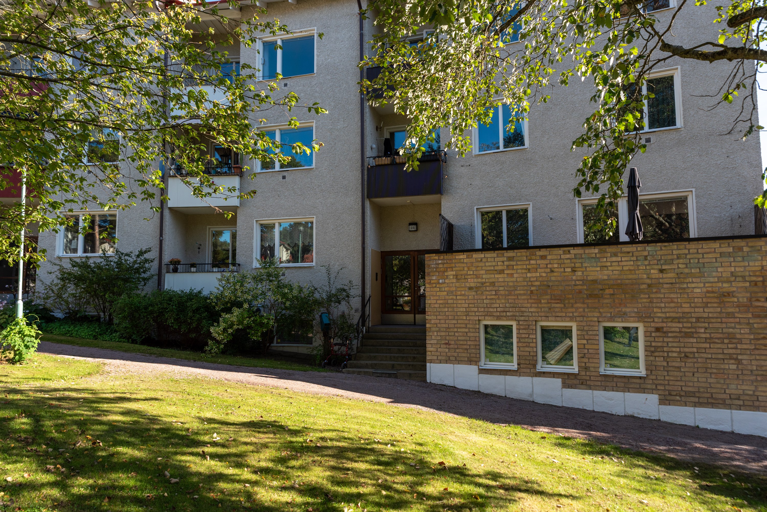 Bostadsbild från Narvavägen 23, Till salu i Krumeluren, Västerås