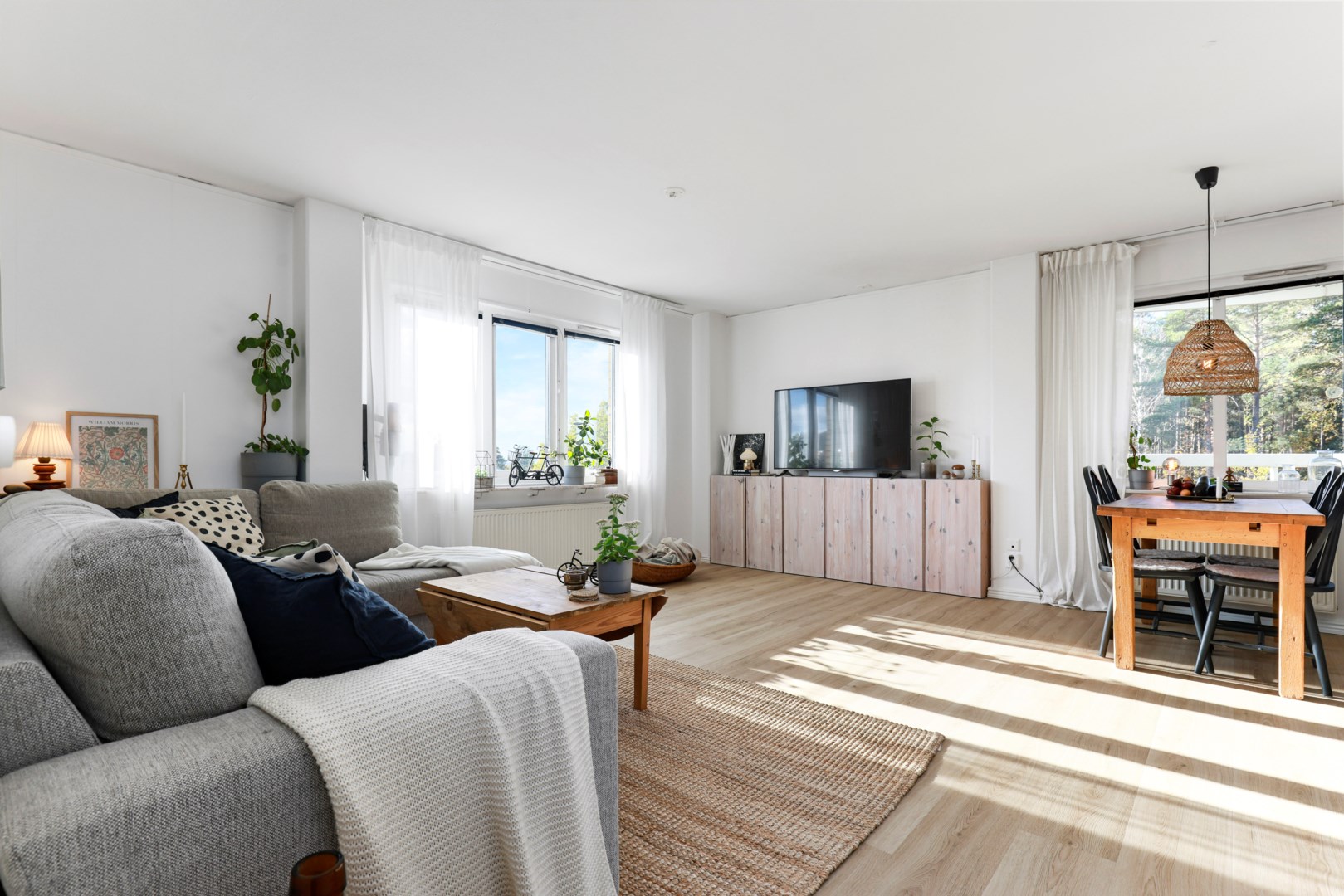 Bostadsbild från Albertinas väg 50, Kommande i Alunda, Östhammar