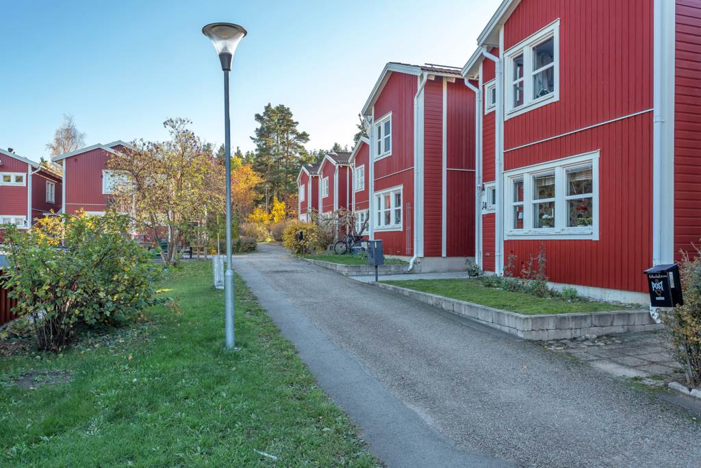 Bostadsbild från Lindgårdsvägen 14, Till salu i Björklinge, Uppsala