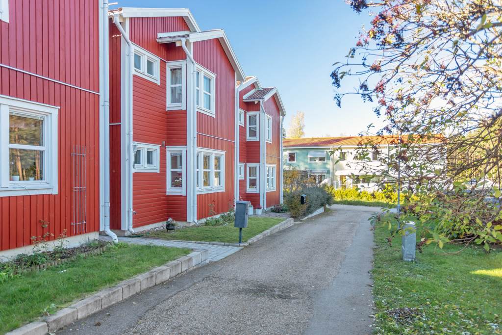 Bostadsbild från Lindgårdsvägen 14, Till salu i Björklinge, Uppsala