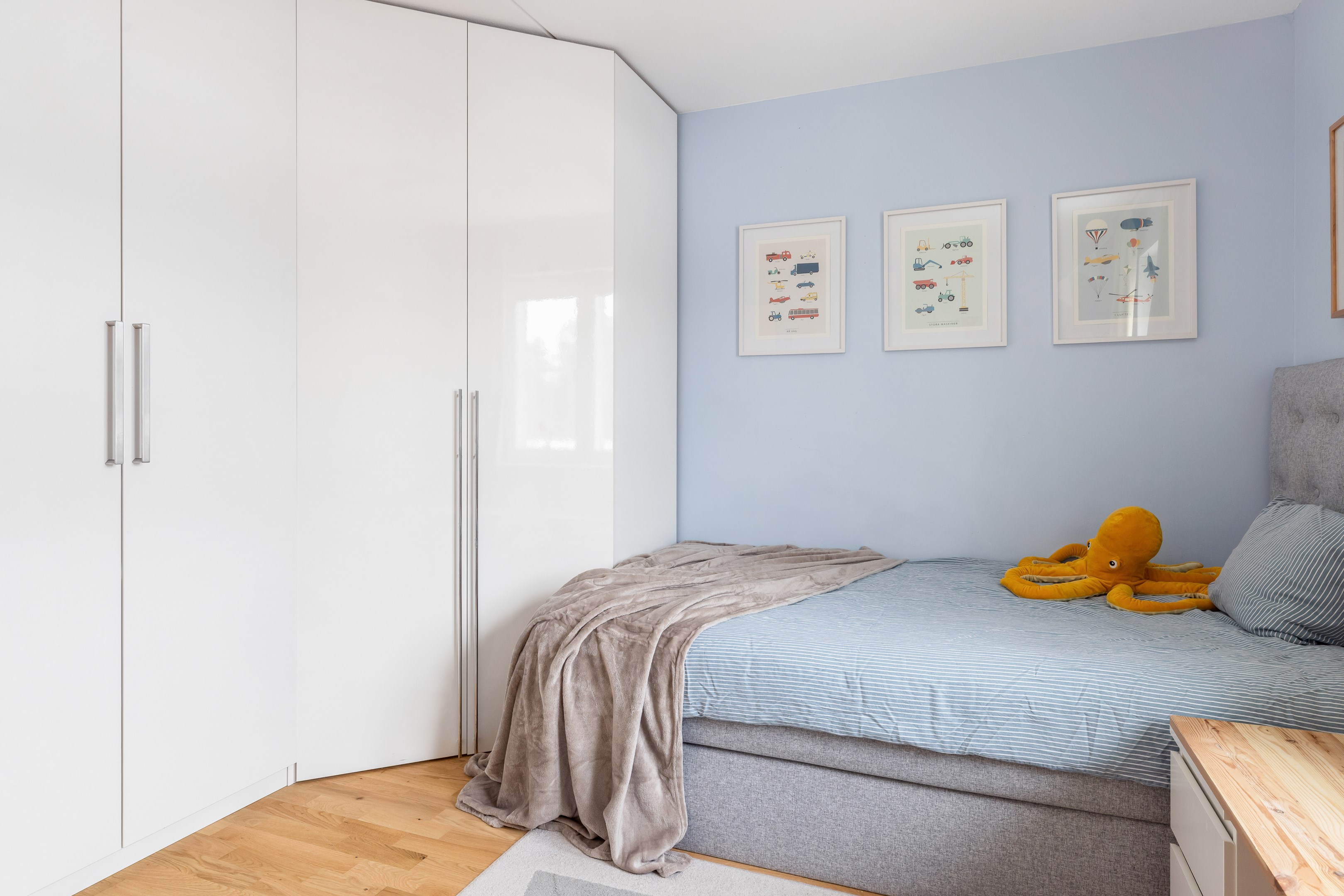 Bostadsbild från Västgötaresan 8, Till salu i Sävja, Uppsala