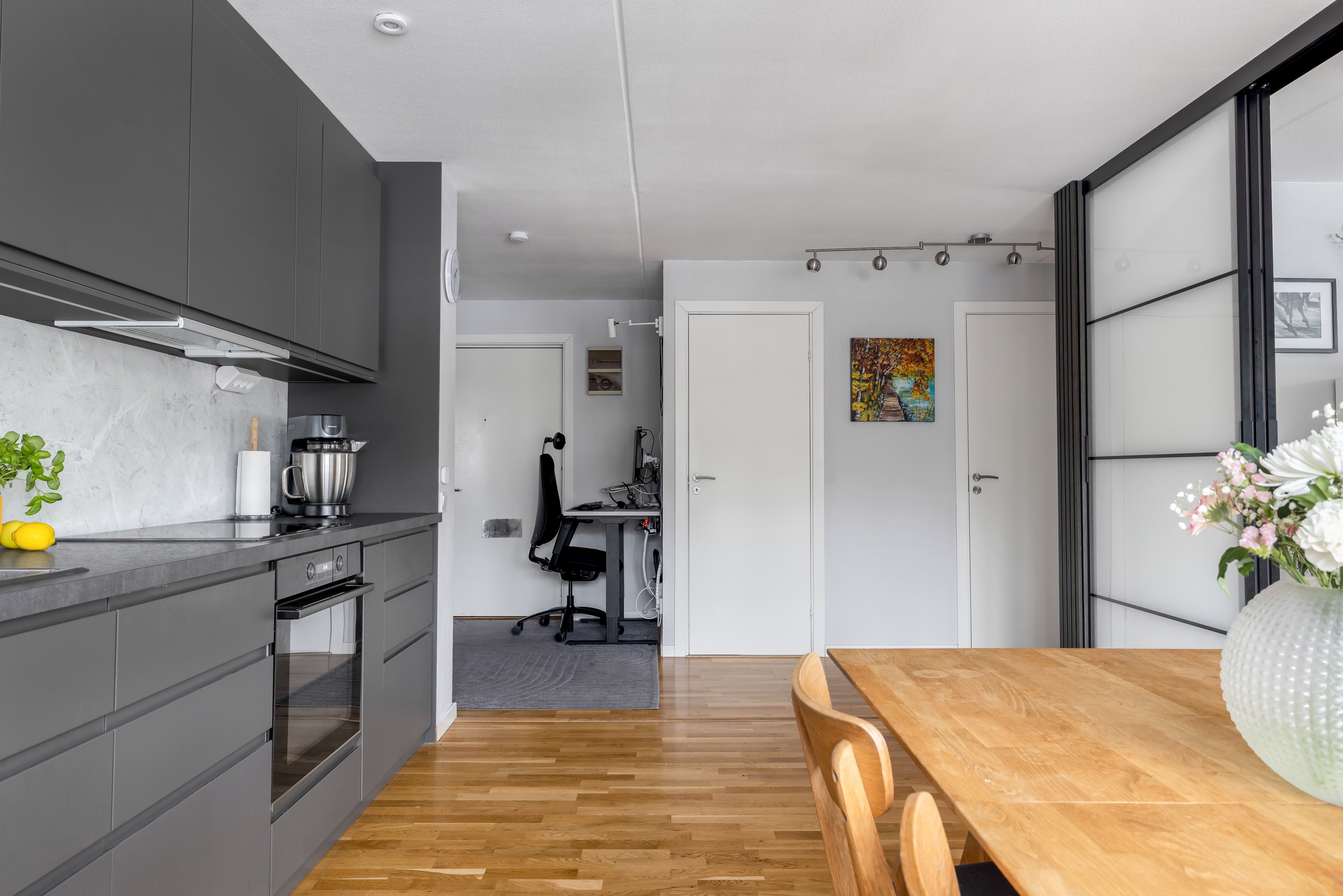 Bostadsbild från Västgötaresan 8, Till salu i Sävja, Uppsala