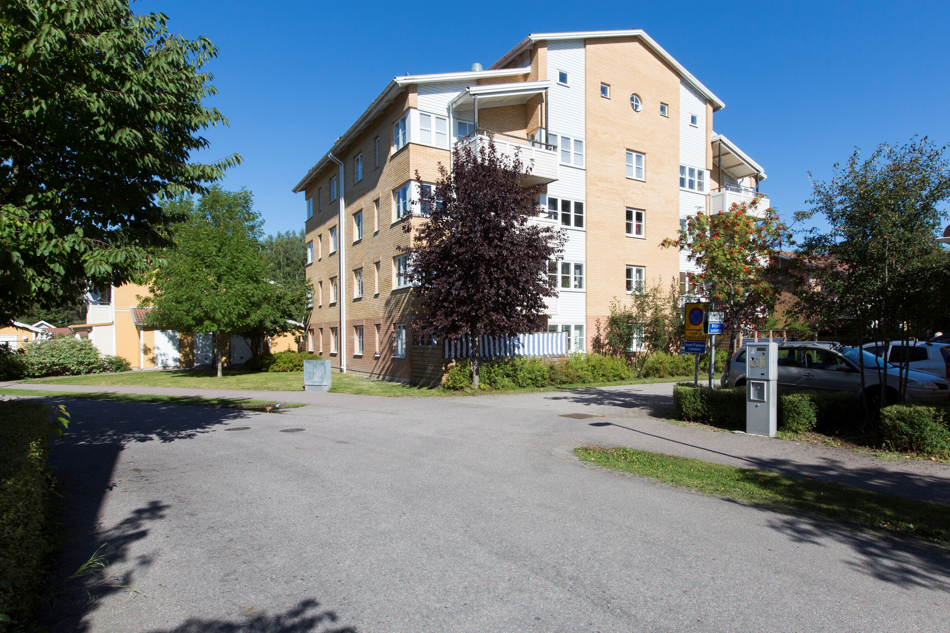 Bostadsbild från Västgötaresan 8, Till salu i Sävja, Uppsala