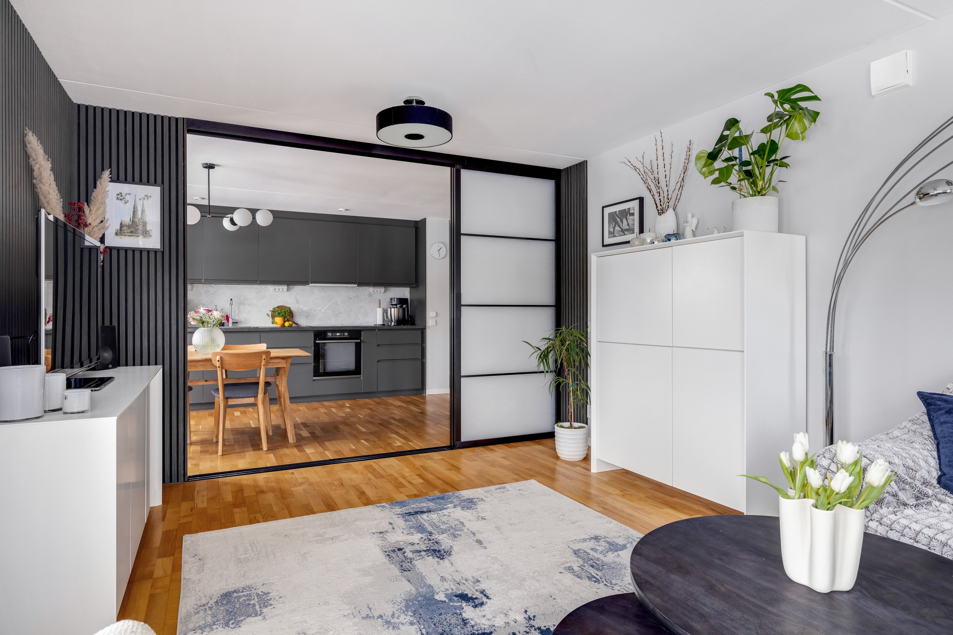 Bostadsbild från Västgötaresan 8, Till salu i Sävja, Uppsala