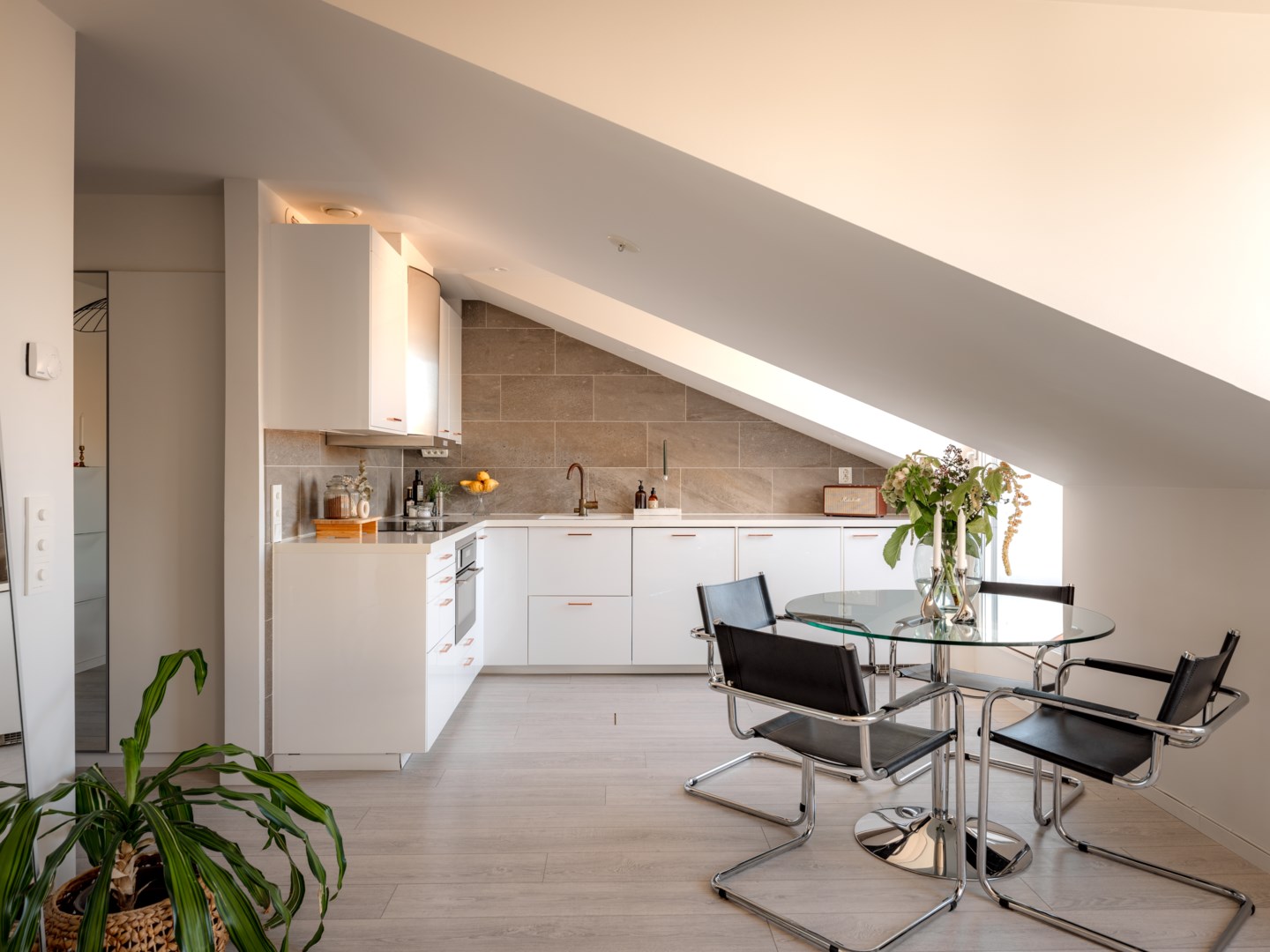 Bostadsbild från Sparbanksvägen 14, Till salu i Hägerstensåsen, Stockholm