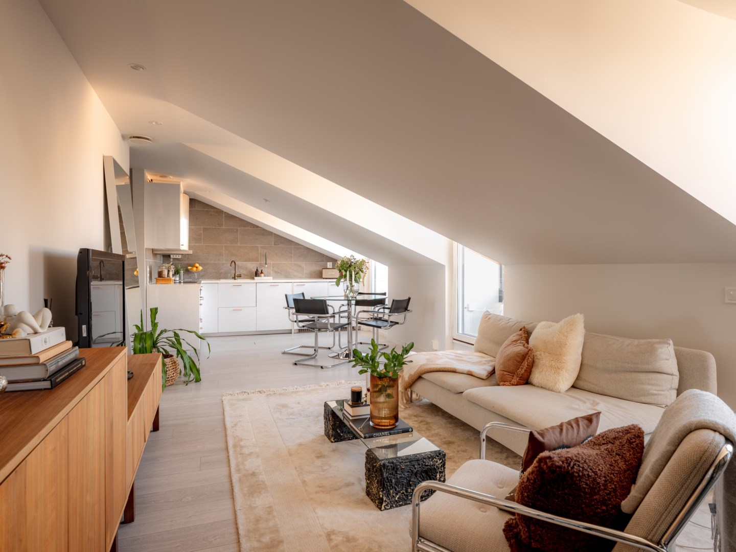 Bostadsbild från Sparbanksvägen 14, Till salu i Hägerstensåsen, Stockholm