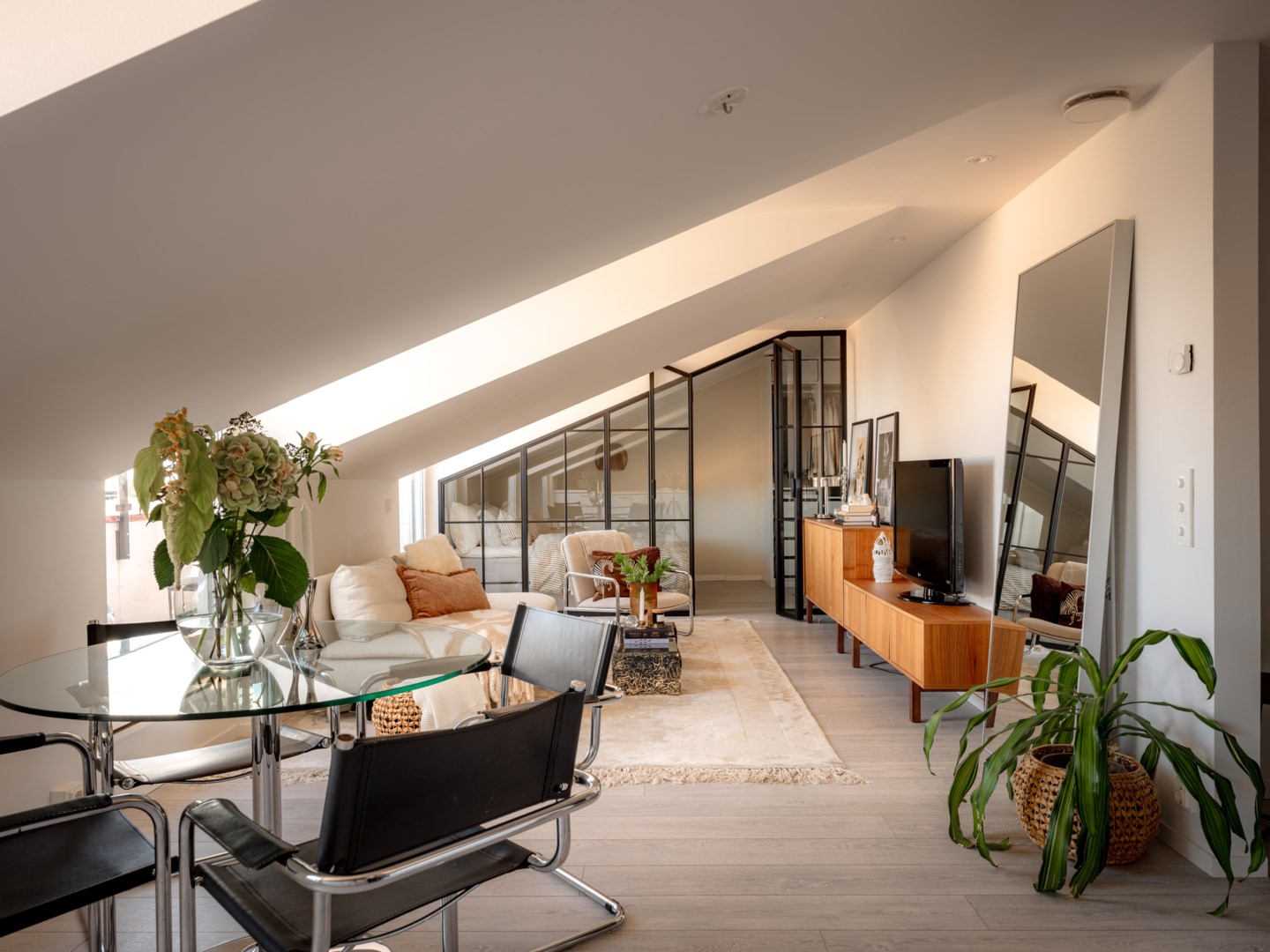 Bostadsbild från Sparbanksvägen 14, Till salu i Hägerstensåsen, Stockholm