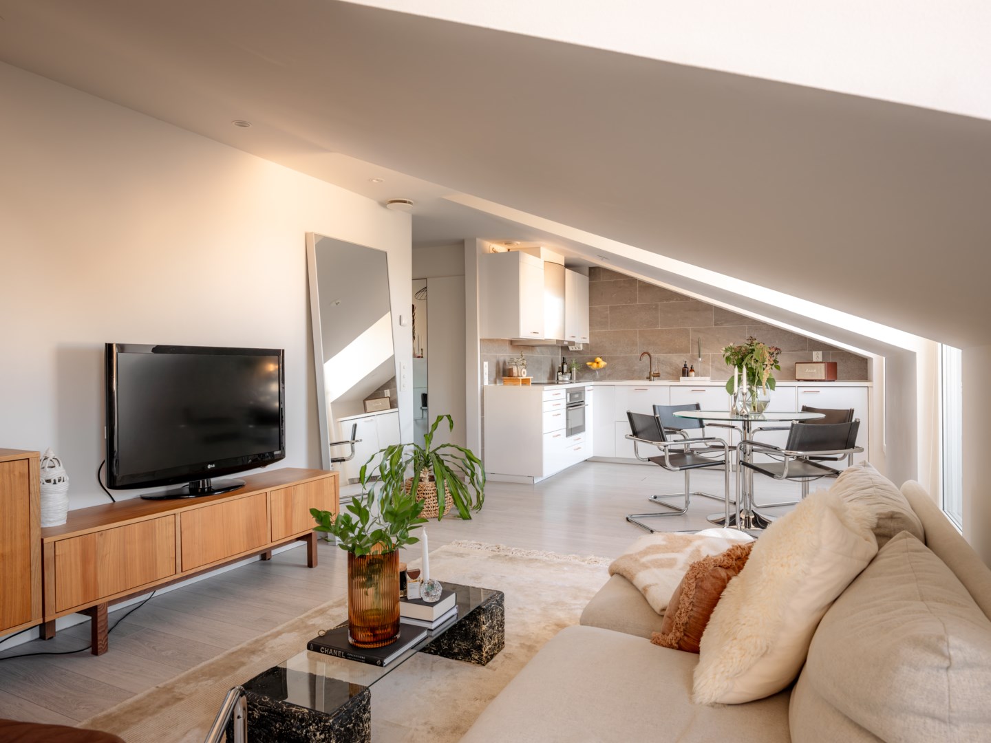 Bostadsbild från Sparbanksvägen 14, Till salu i Hägerstensåsen, Stockholm