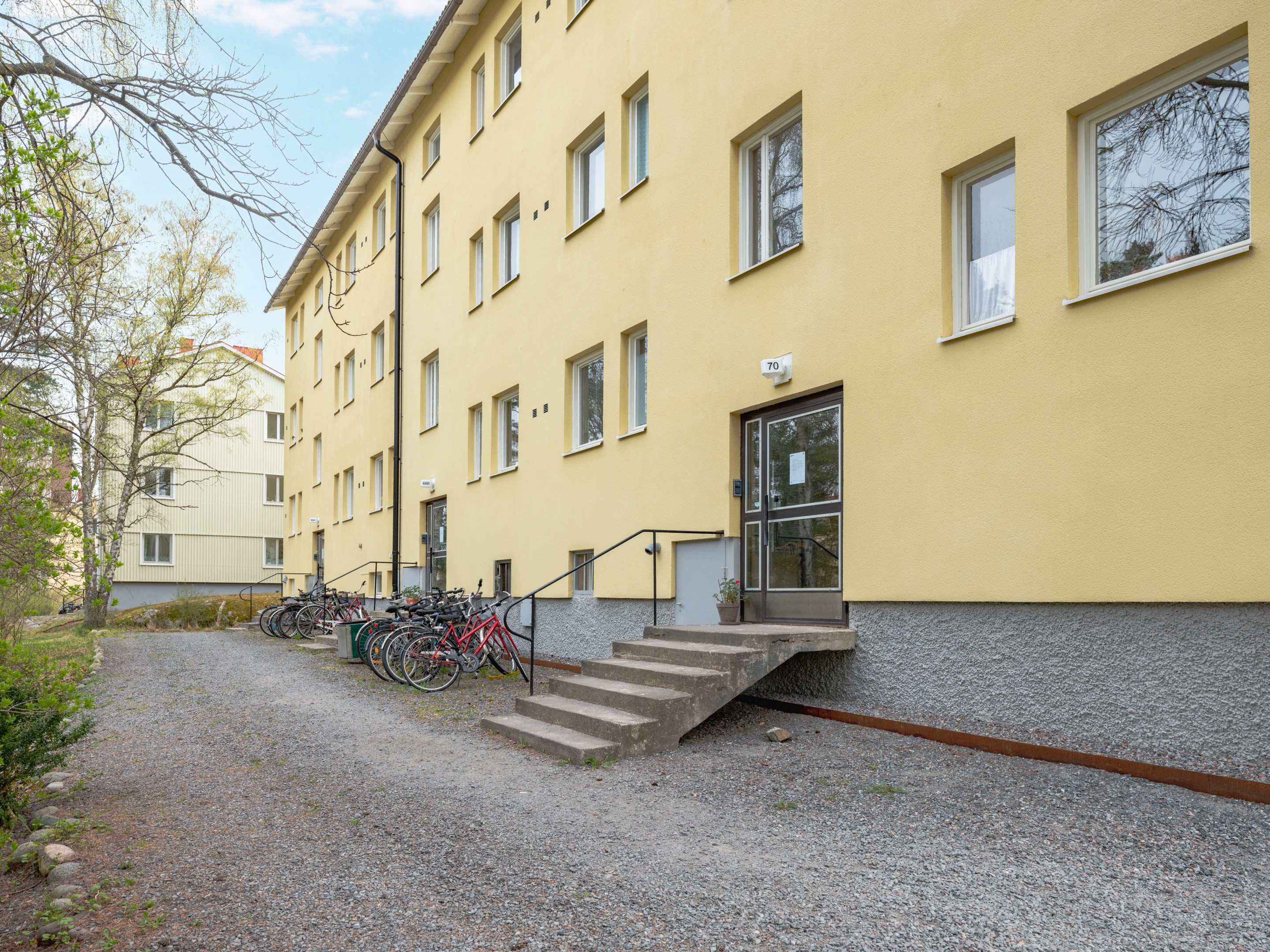 Bostadsbild från Bäckvägen 68B, Såld i Midsommarkransen, Stockholm