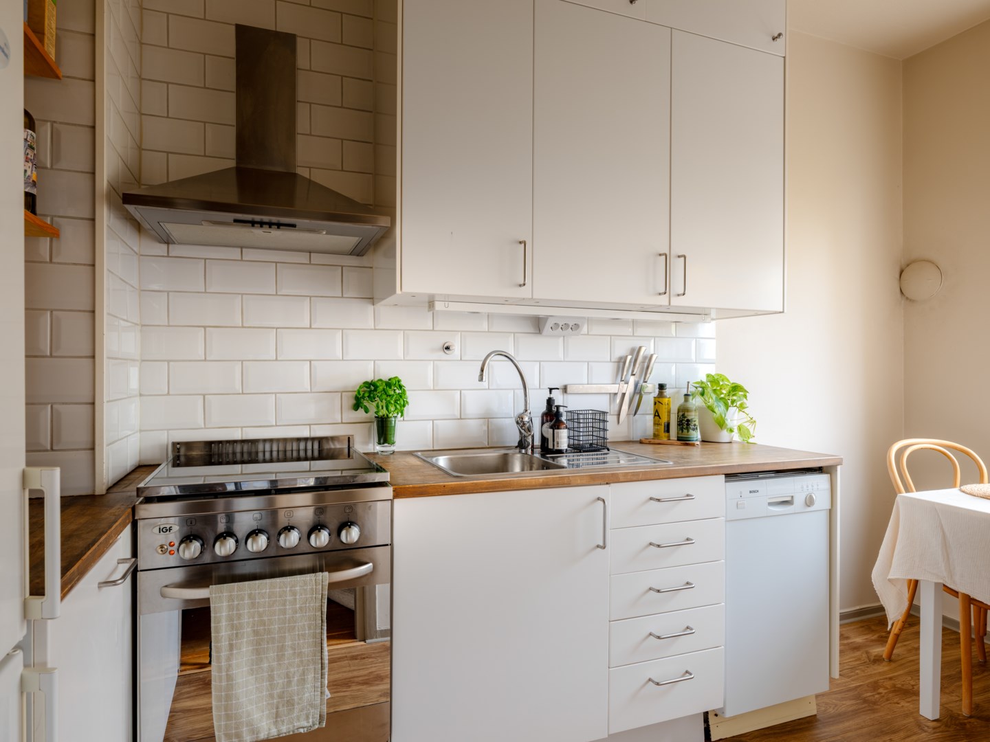 Bostadsbild från Bäckvägen 68B, Kommande i Midsommarkransen, Stockholm