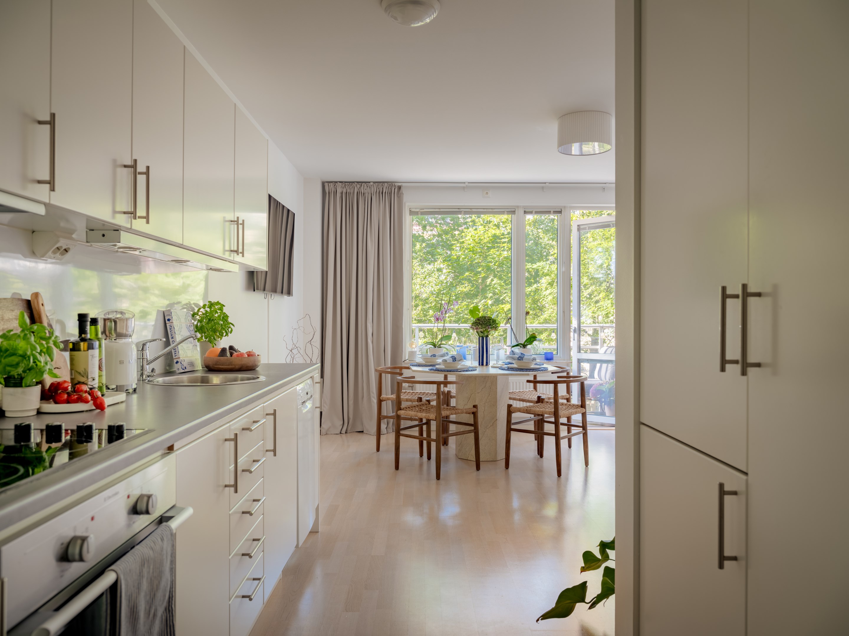 Bostadsbild från Tellusborgsvägen 90, Till salu i Midsommarkransen, Stockholm