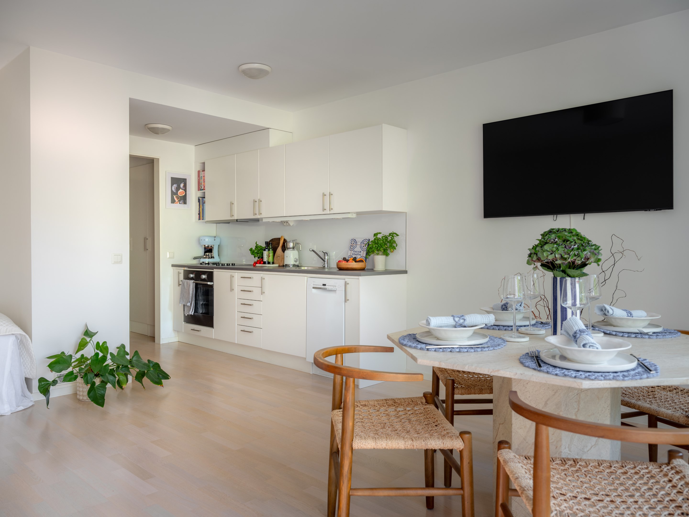 Bostadsbild från Tellusborgsvägen 90, Till salu i Midsommarkransen, Stockholm