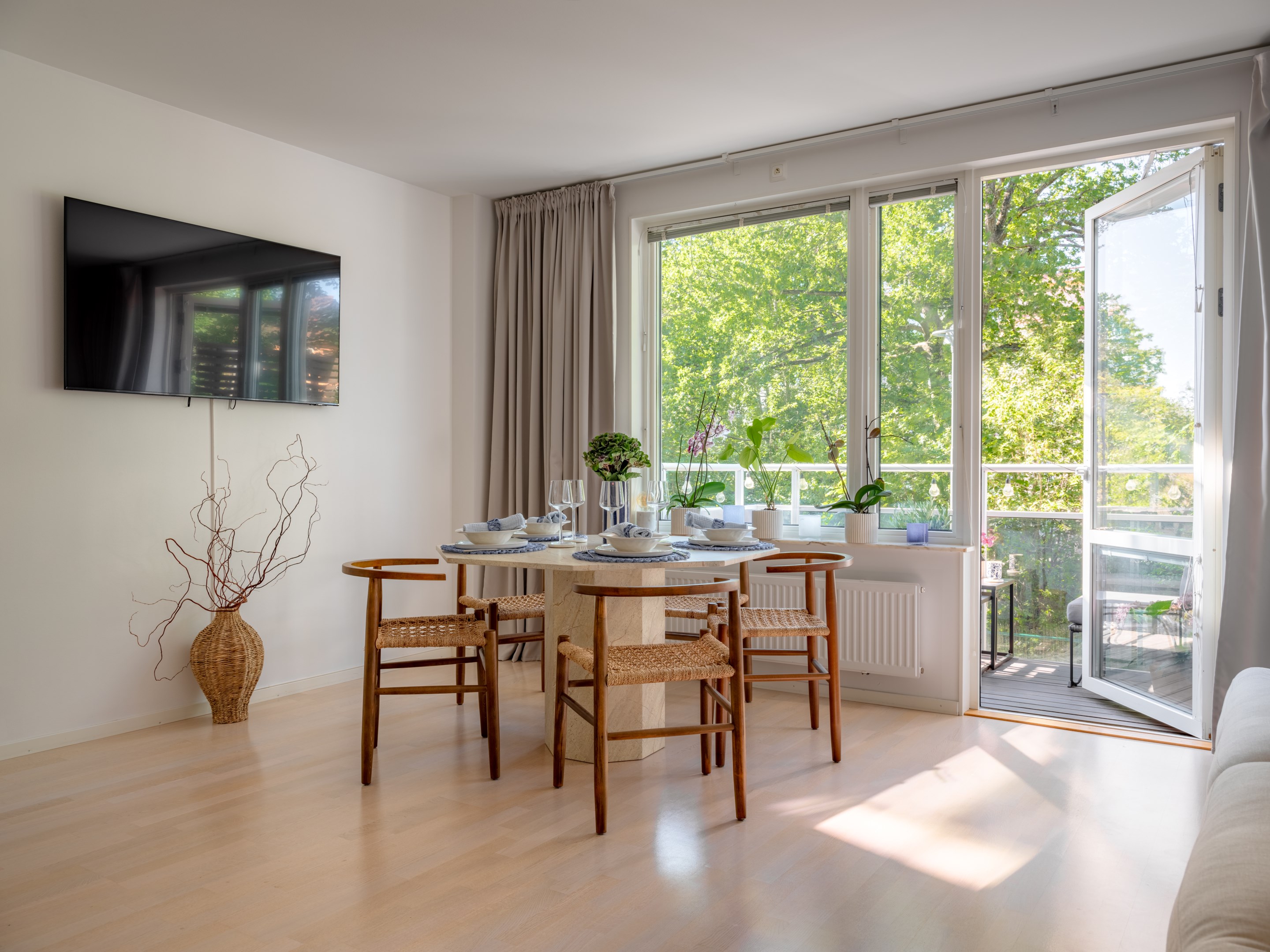Bostadsbild från Tellusborgsvägen 90, Till salu i Midsommarkransen, Stockholm