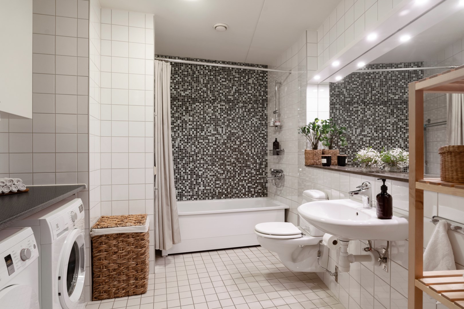 Bostadsbild från Finnbergsvägen 68, Till salu i Finnberget, Nacka