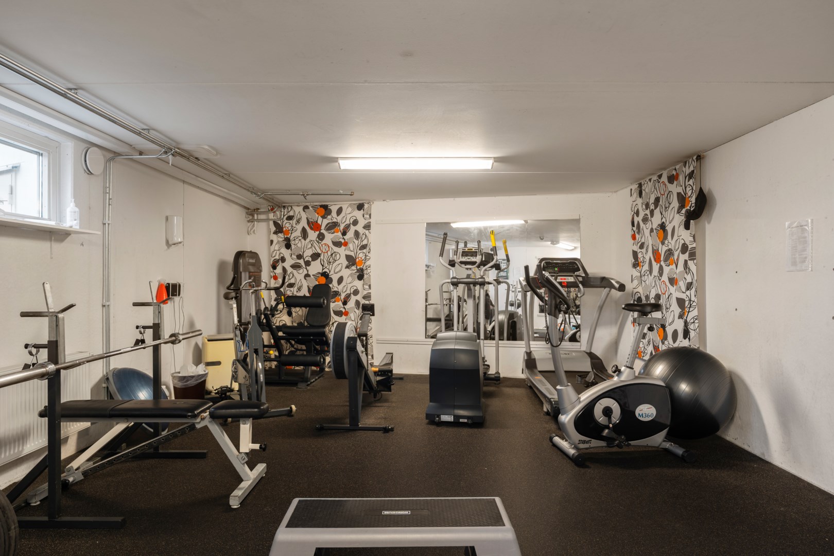 Bostadsbild från Finnbergsvägen 68, Till salu i Finnberget, Nacka